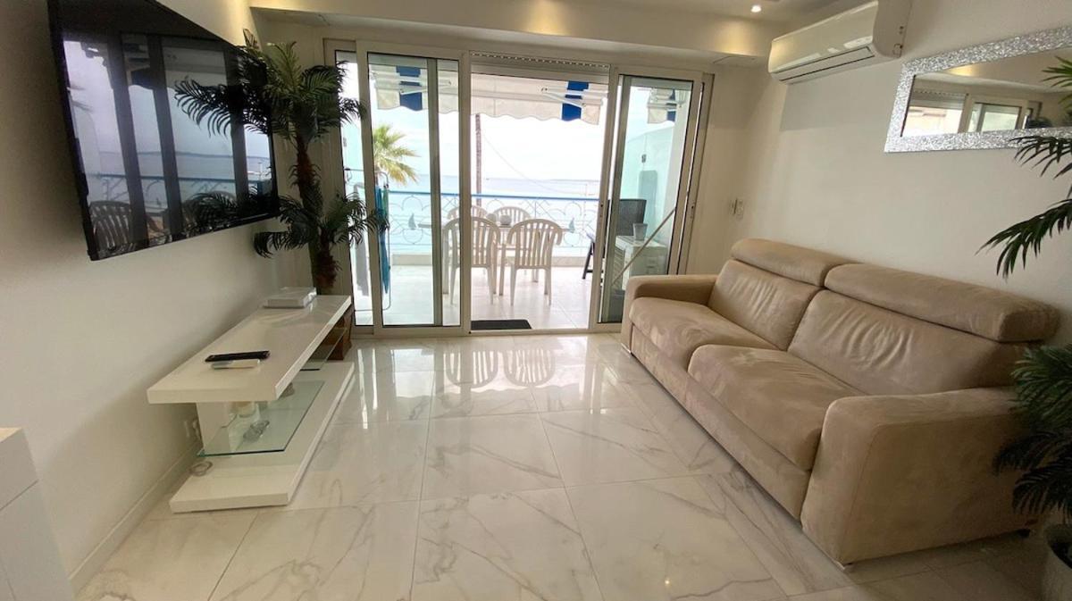 Apartment Luxueux De 2 Pieces , Etage Eleve , Terrasse Face A La , A Saisir! Antibes