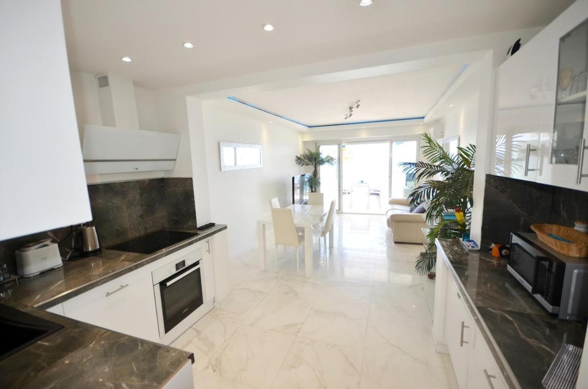 Luxueux De 2 Pieces , Etage Eleve , Terrasse Face A La , A Saisir! Apartment