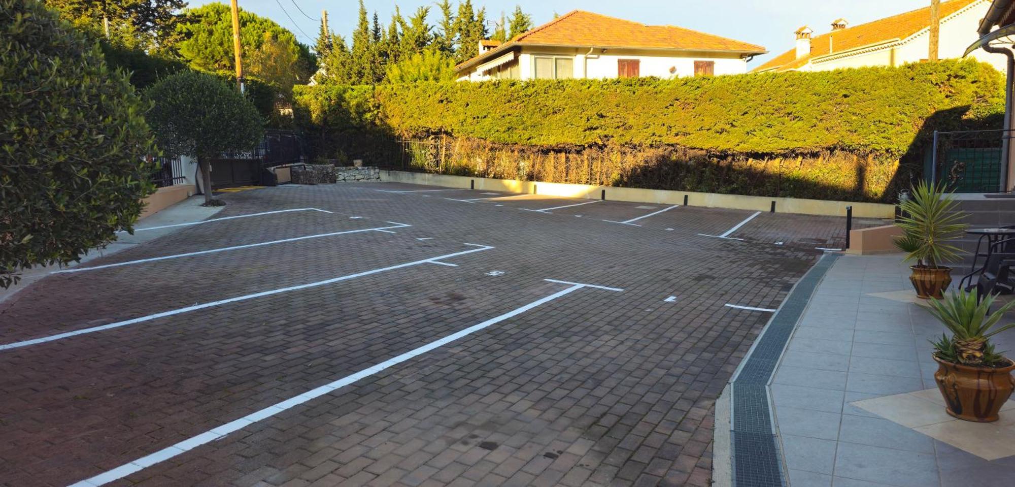 Grand Meuble-juan Pins-logt 5 * Antibes