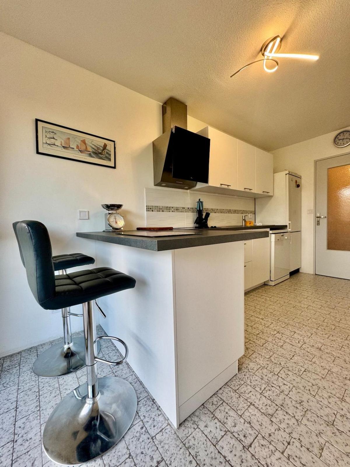 Le Lys - 4 Prs - Clim - Piscine - Parking Apartment *