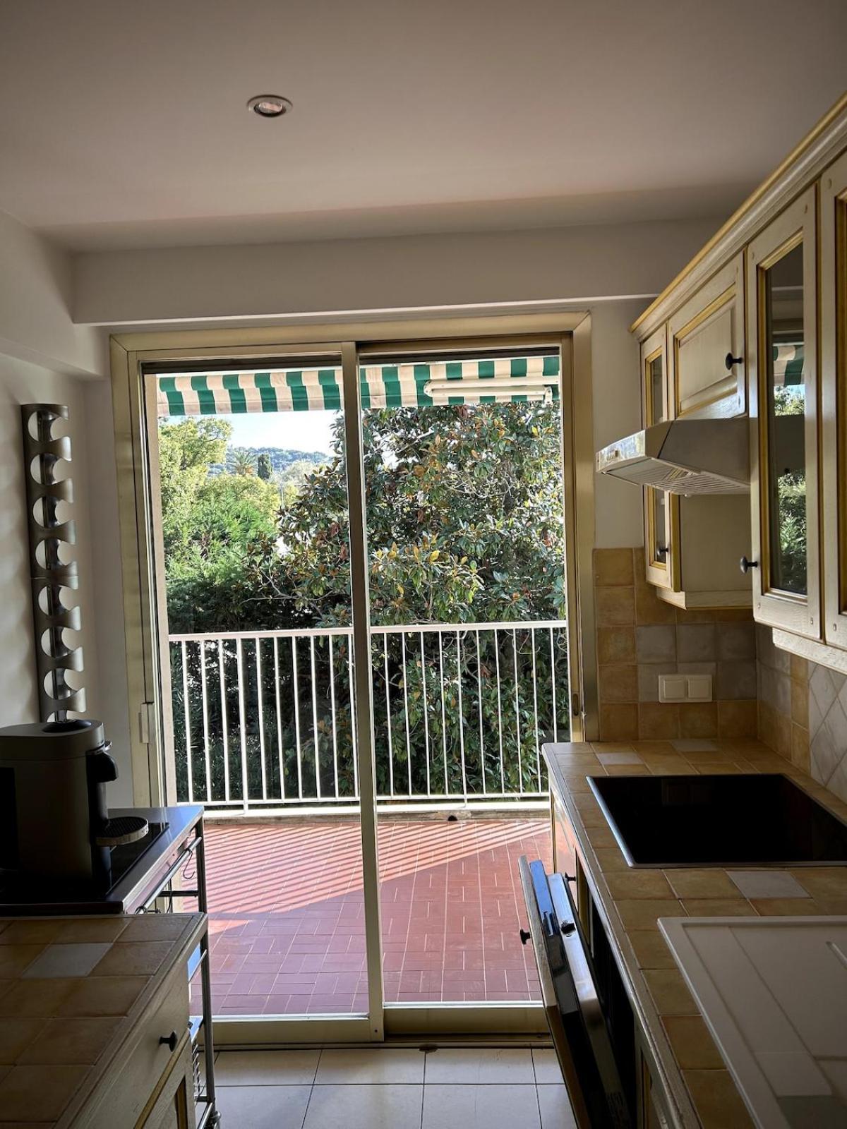 A Avec Terrasse Ensoleillee Apartment