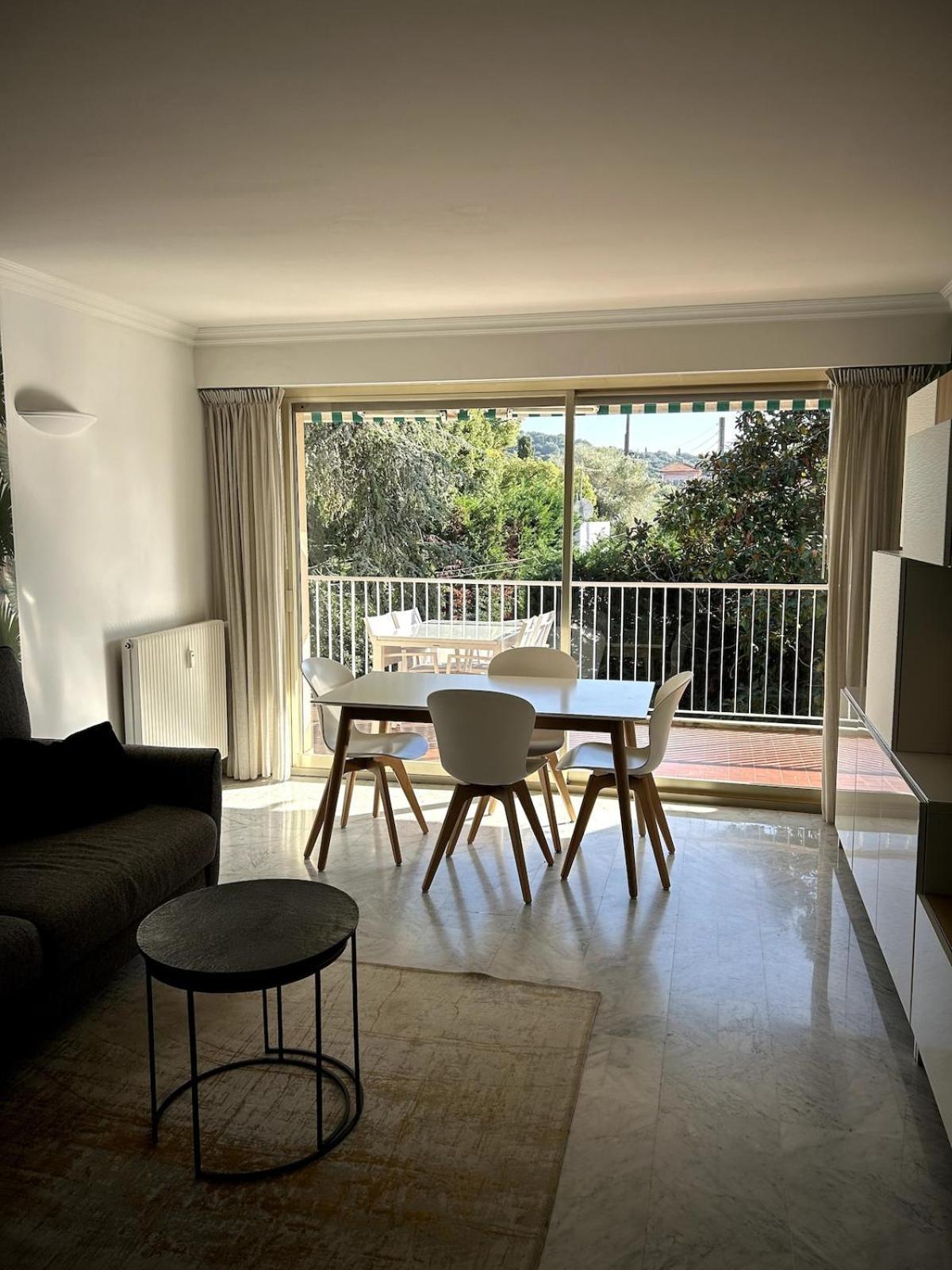 A Avec Terrasse Ensoleillee Apartment