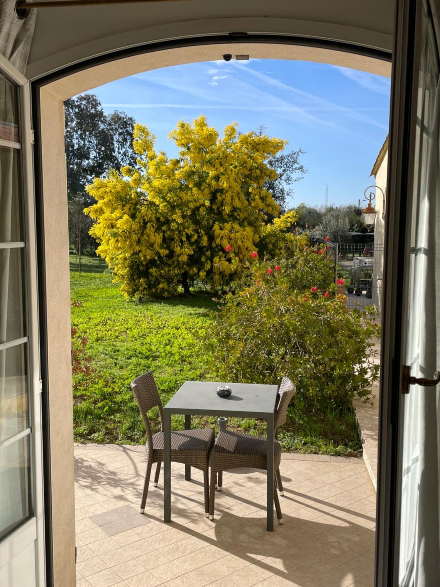 Couette-café D'hôtes La Bastide Des Eucalyptus 2*