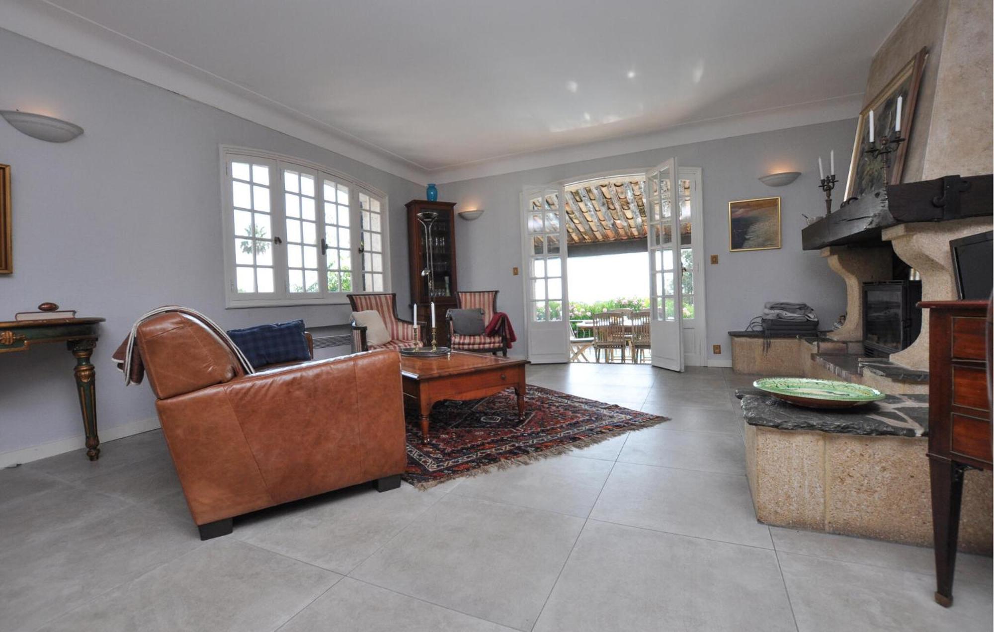 In With Private Swimming Pool, Be Inside Or Outside *