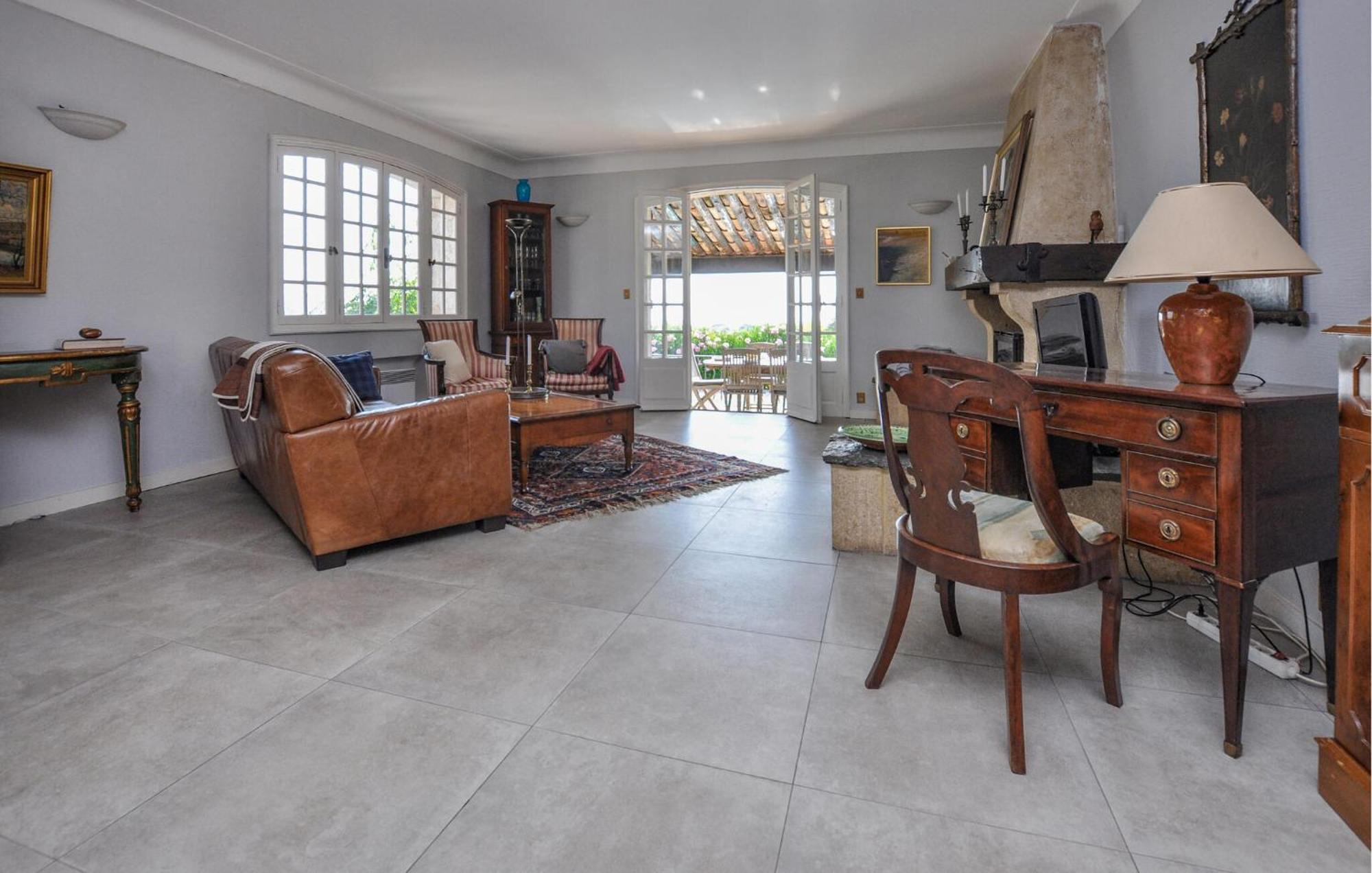 In With Private Swimming Pool, Be Inside Or Outside Holiday home