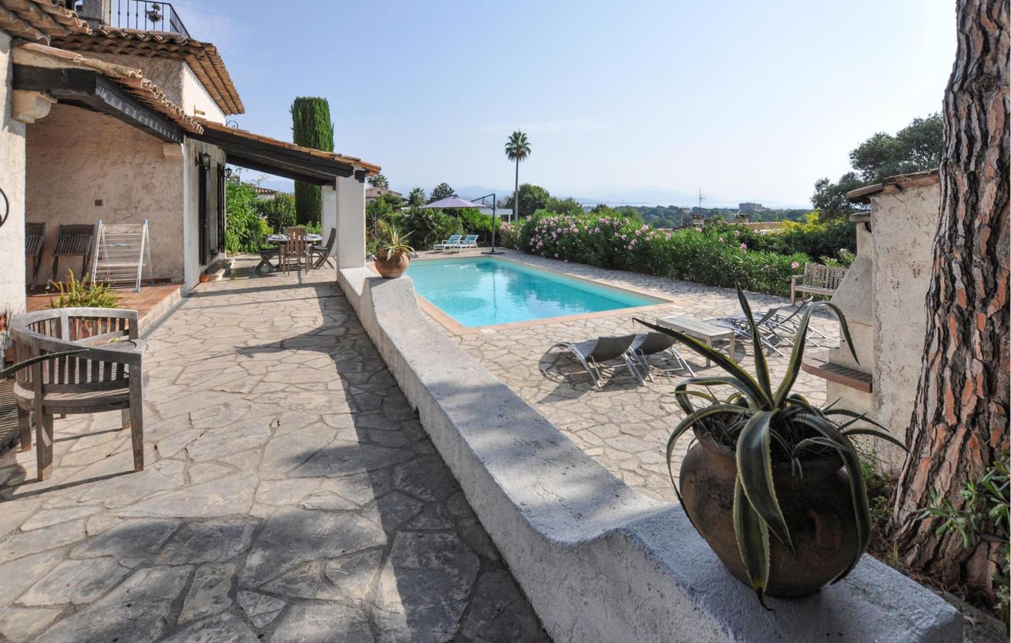 In With Private Swimming Pool, Be Inside Or Outside Antibes