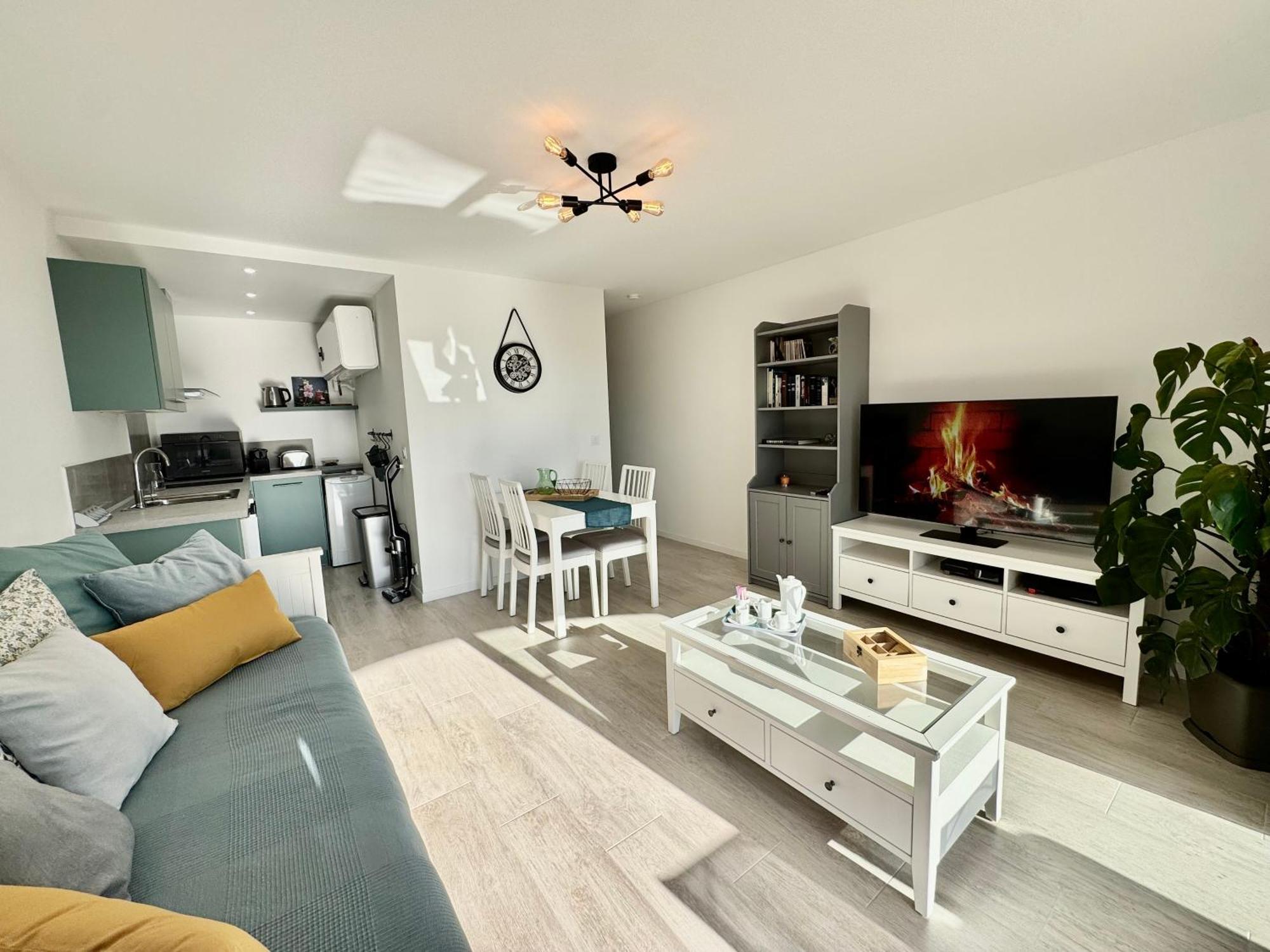 2p Piscine - Parking - Vue - Appartement Antibes