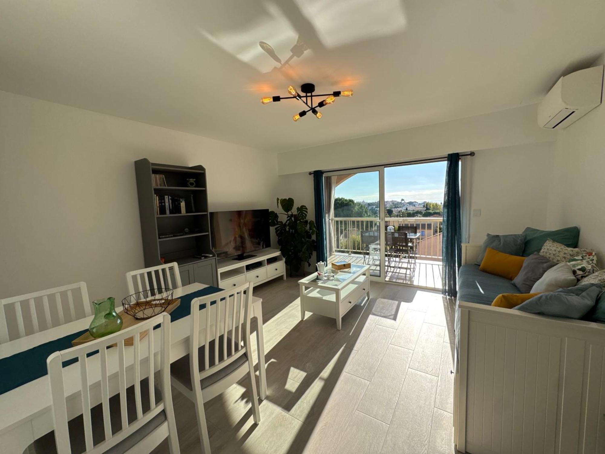 Appartement 2p Piscine - Parking - Vue - *