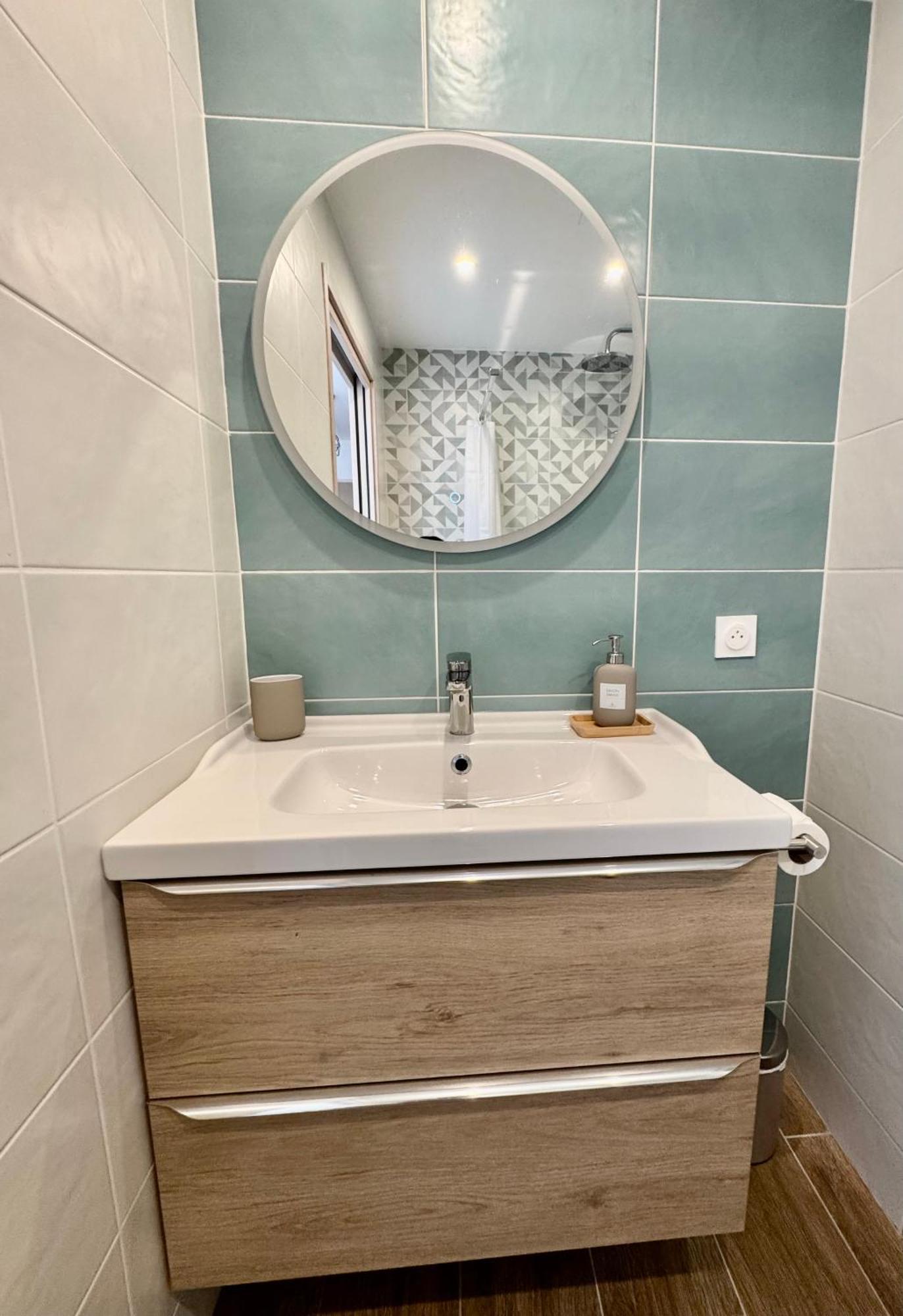 2p Piscine - Parking - Vue - Appartement Antibes