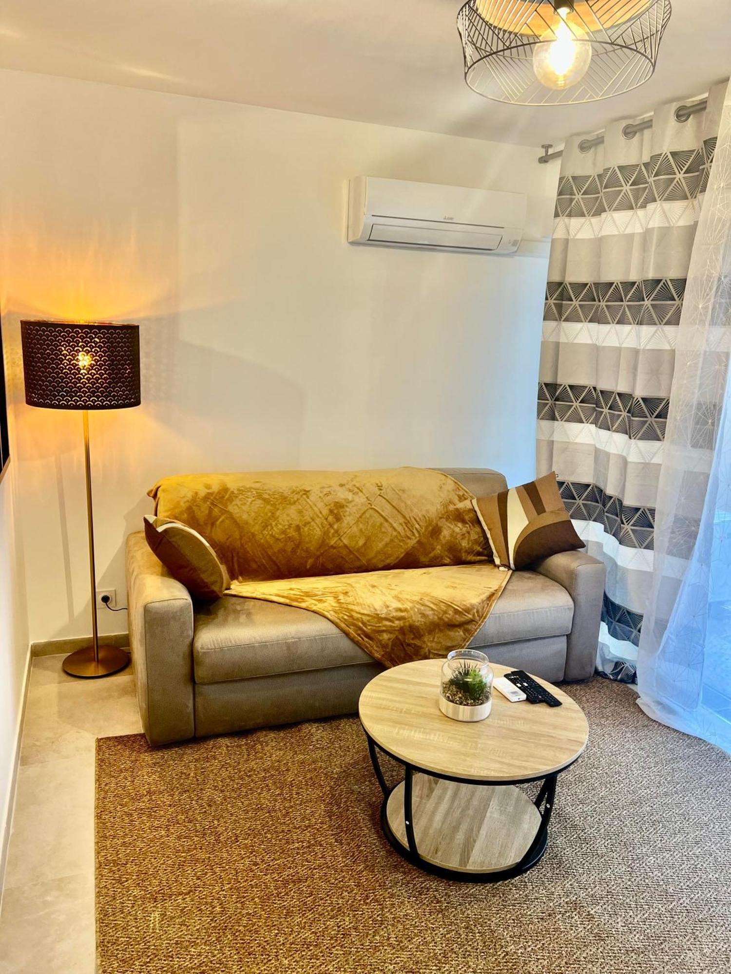 Apartment Cosy, Calme Et Climatise Proche Centre Antibes
