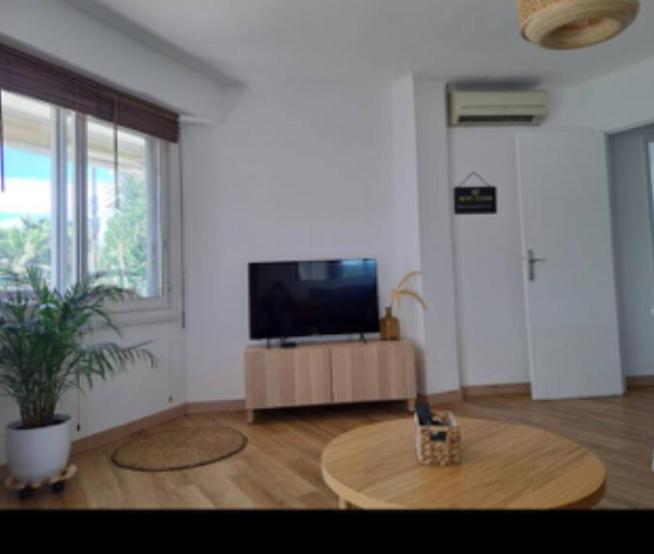 Apartment Face A La Et A 2 Pas Des Plages Juan Les Pins 'tout A Pied' Antibes