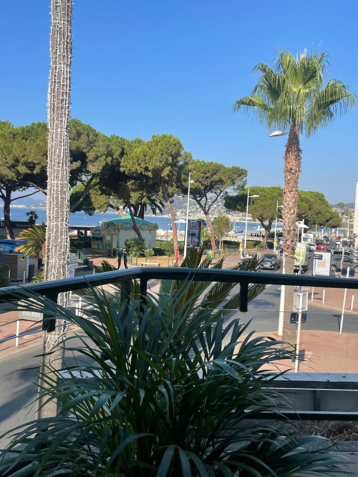 Apartment Face A La Et A 2 Pas Des Plages Juan Les Pins 'tout A Pied' *