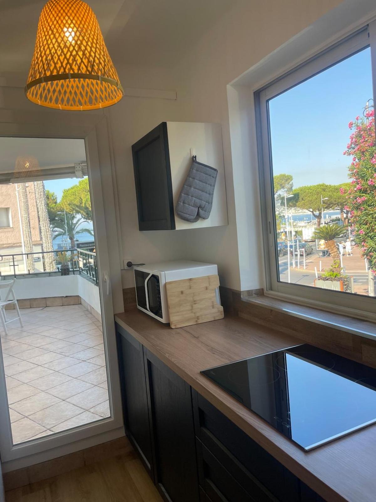 Face A La Et A 2 Pas Des Plages Juan Les Pins 'tout A Pied' Apartment