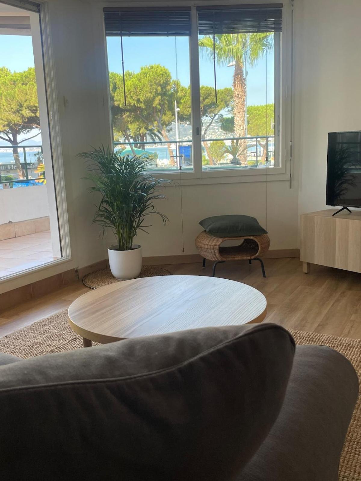 Apartment Face A La Et A 2 Pas Des Plages Juan Les Pins 'tout A Pied'