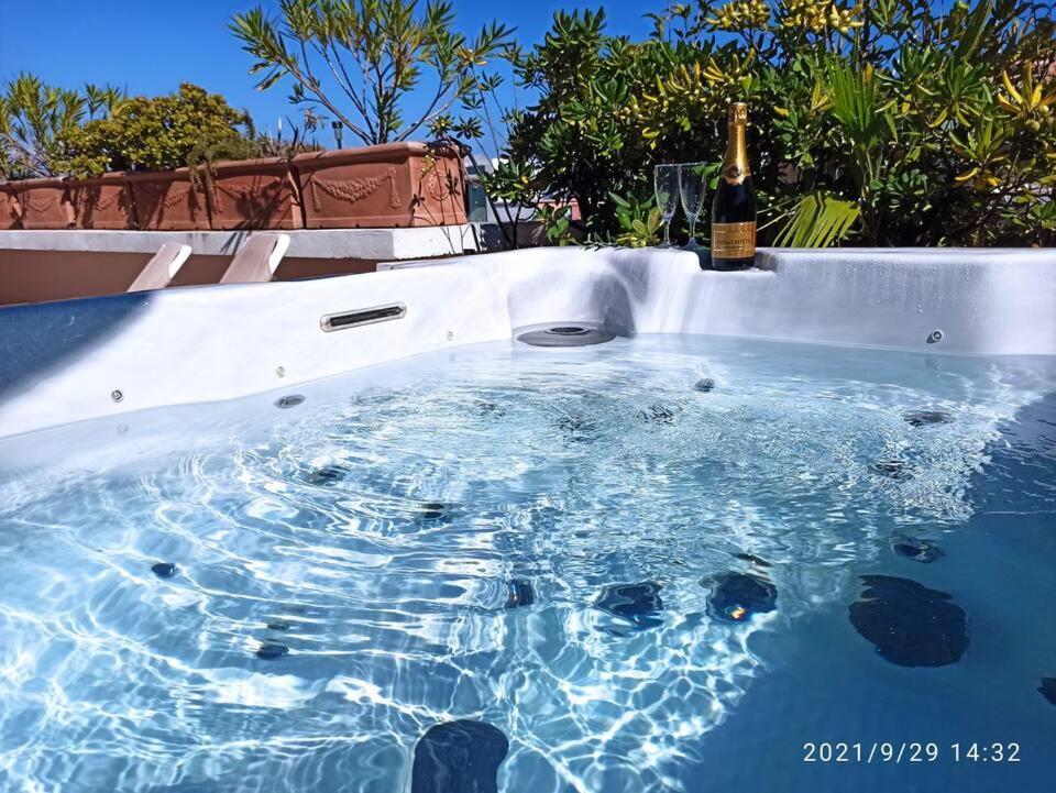 Penthouse - Jacuzzi - Terrace - Parking - 2 Pools * Antibes