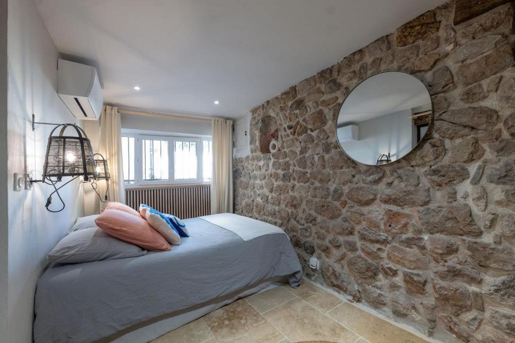 La Pablita, Vieil Antibes, Remparts