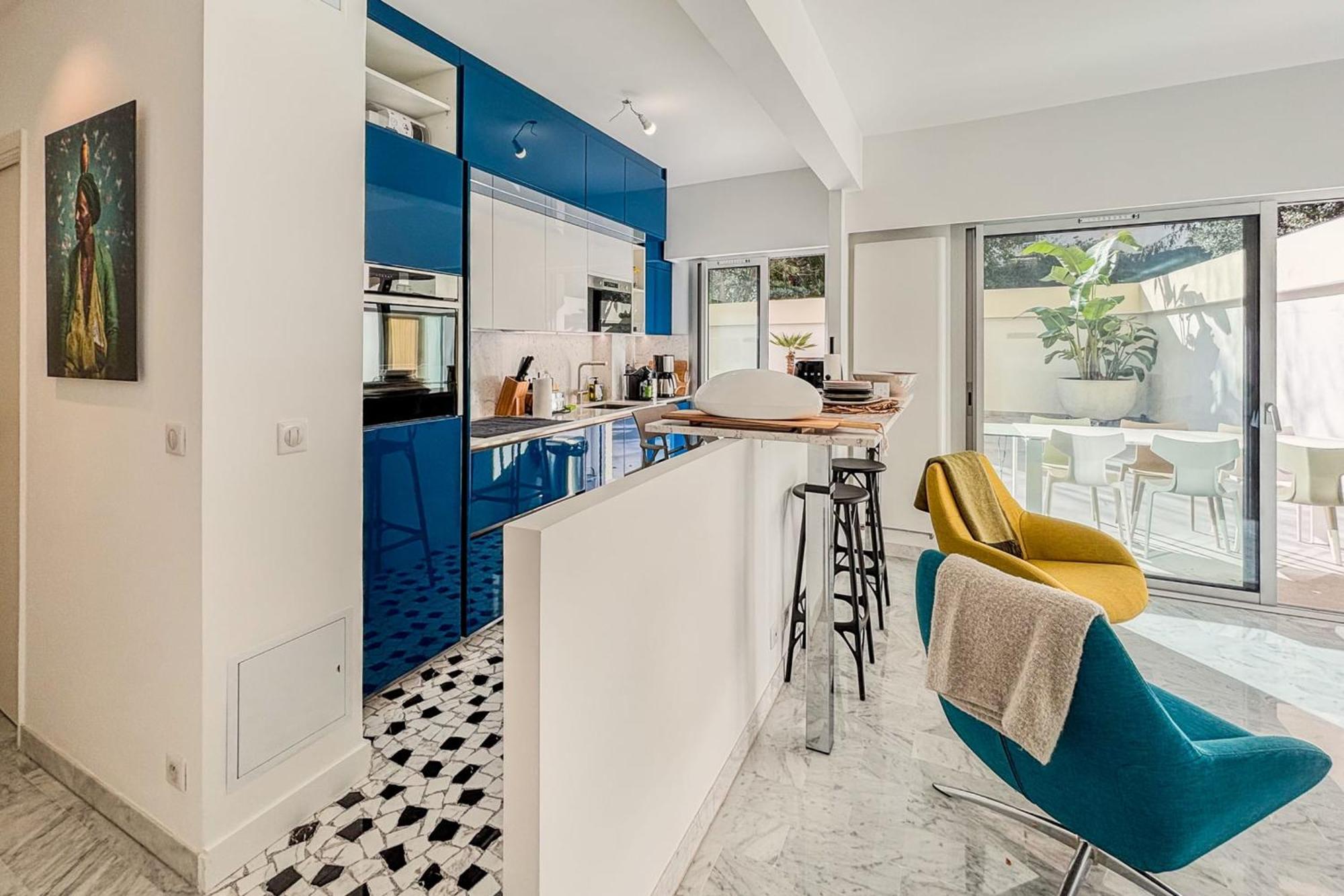 2p Just Steps From Beaches