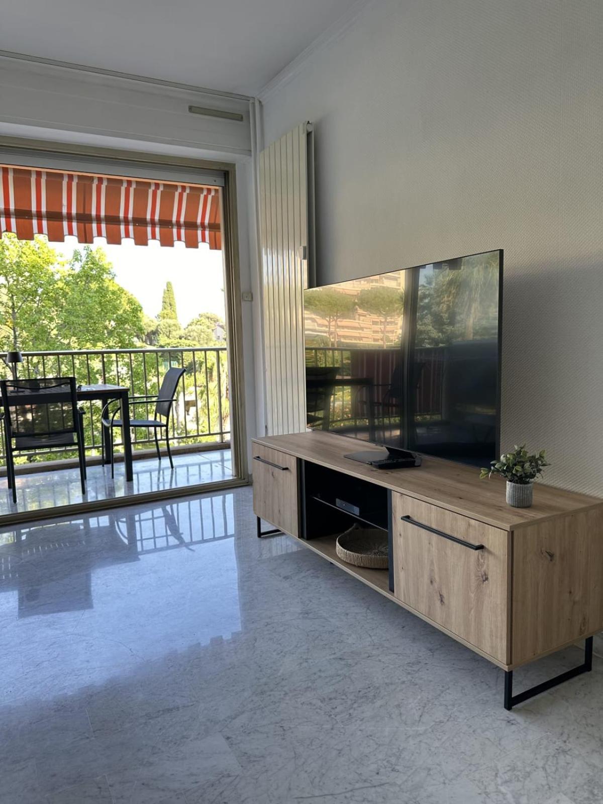 Apartment Cozy Flat With Pool And Balcony Antibes