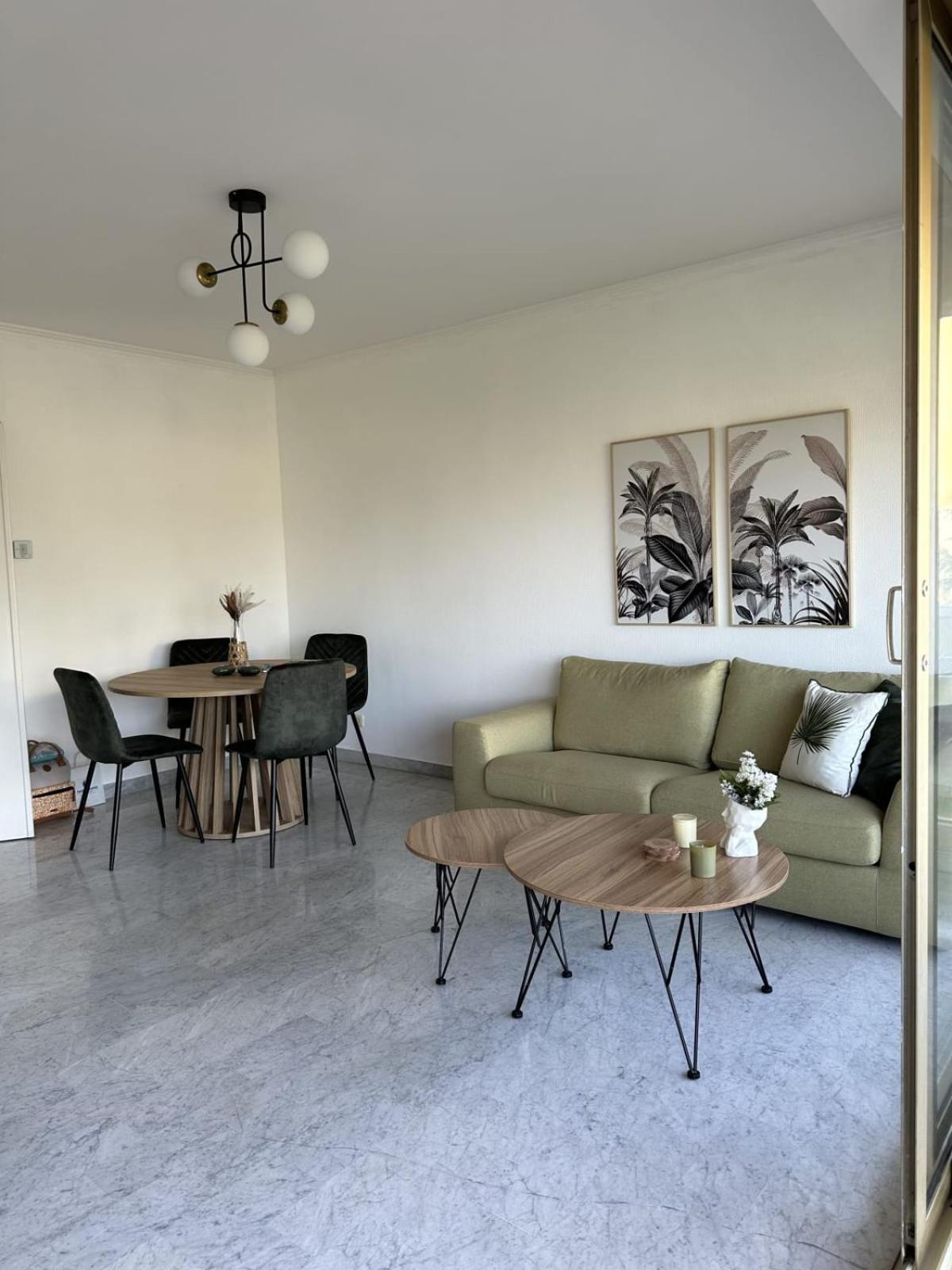 Cozy Flat With Pool And Balcony Antibes