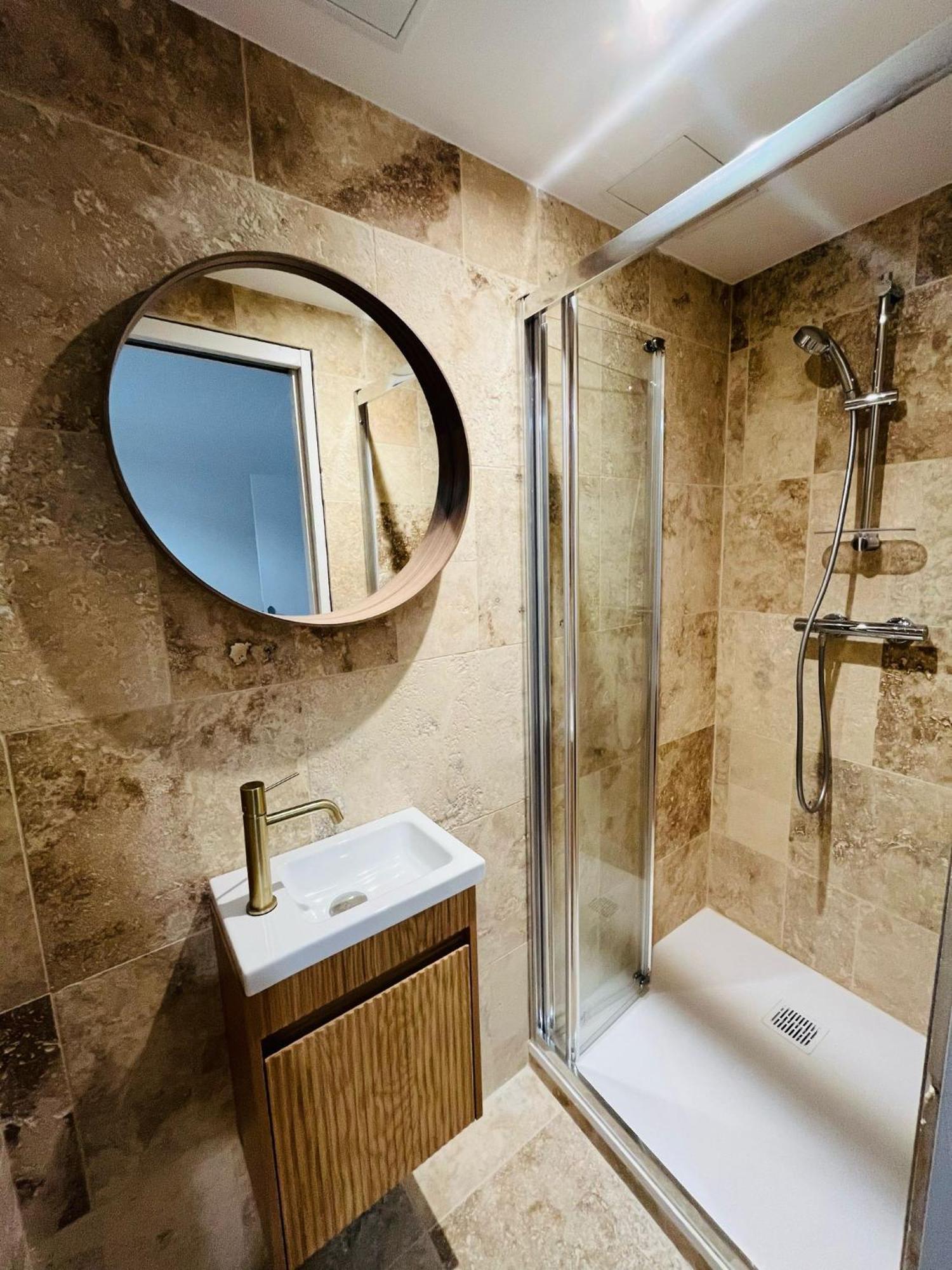 Apartment En Plein Coeur Du Vieil Antibes, Vue Sur Place Romantique Antibes