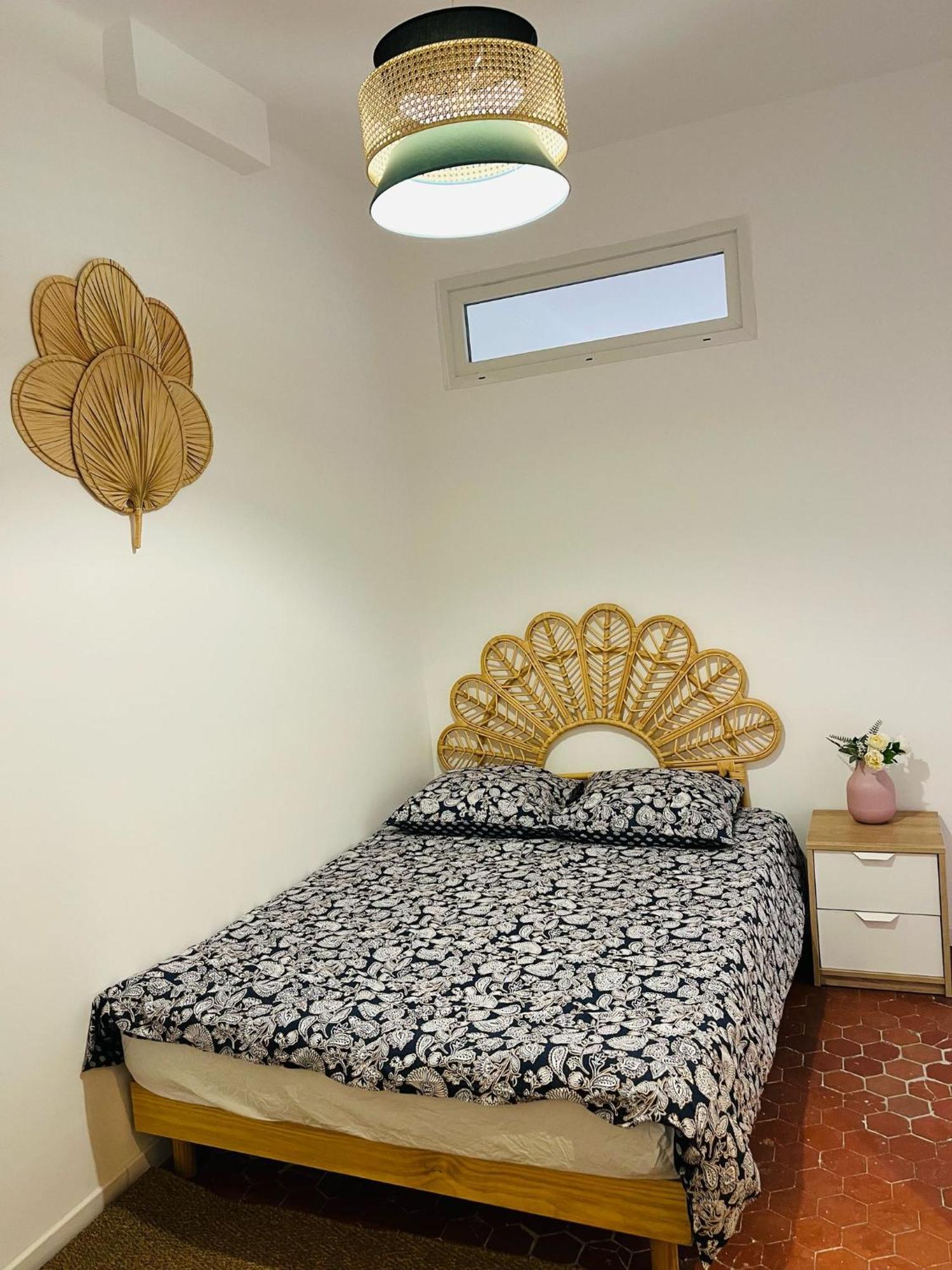 Apartment En Plein Coeur Du Vieil Antibes, Vue Sur Place Romantique