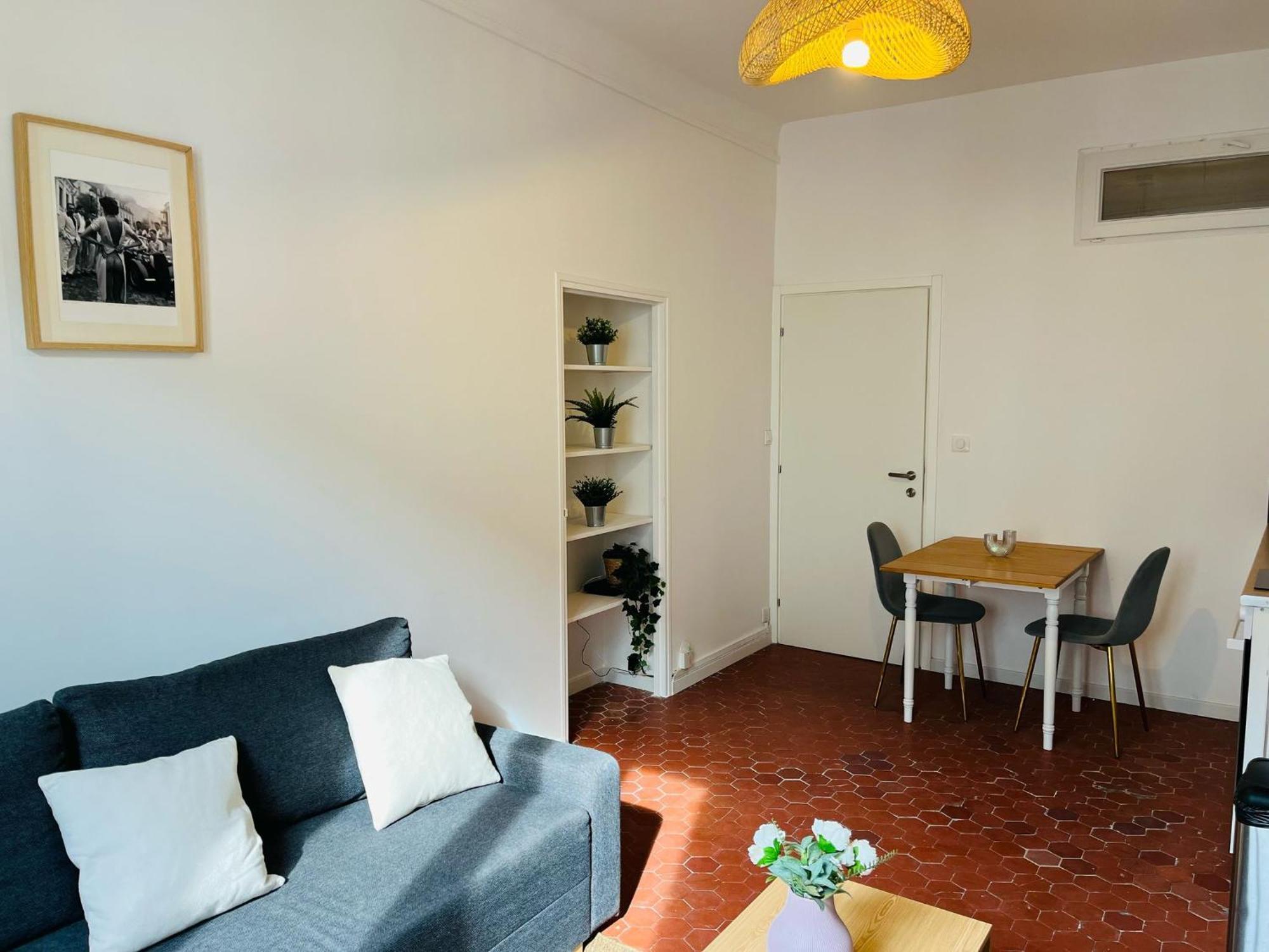 En Plein Coeur Du Vieil Antibes, Vue Sur Place Romantique Apartment Antibes