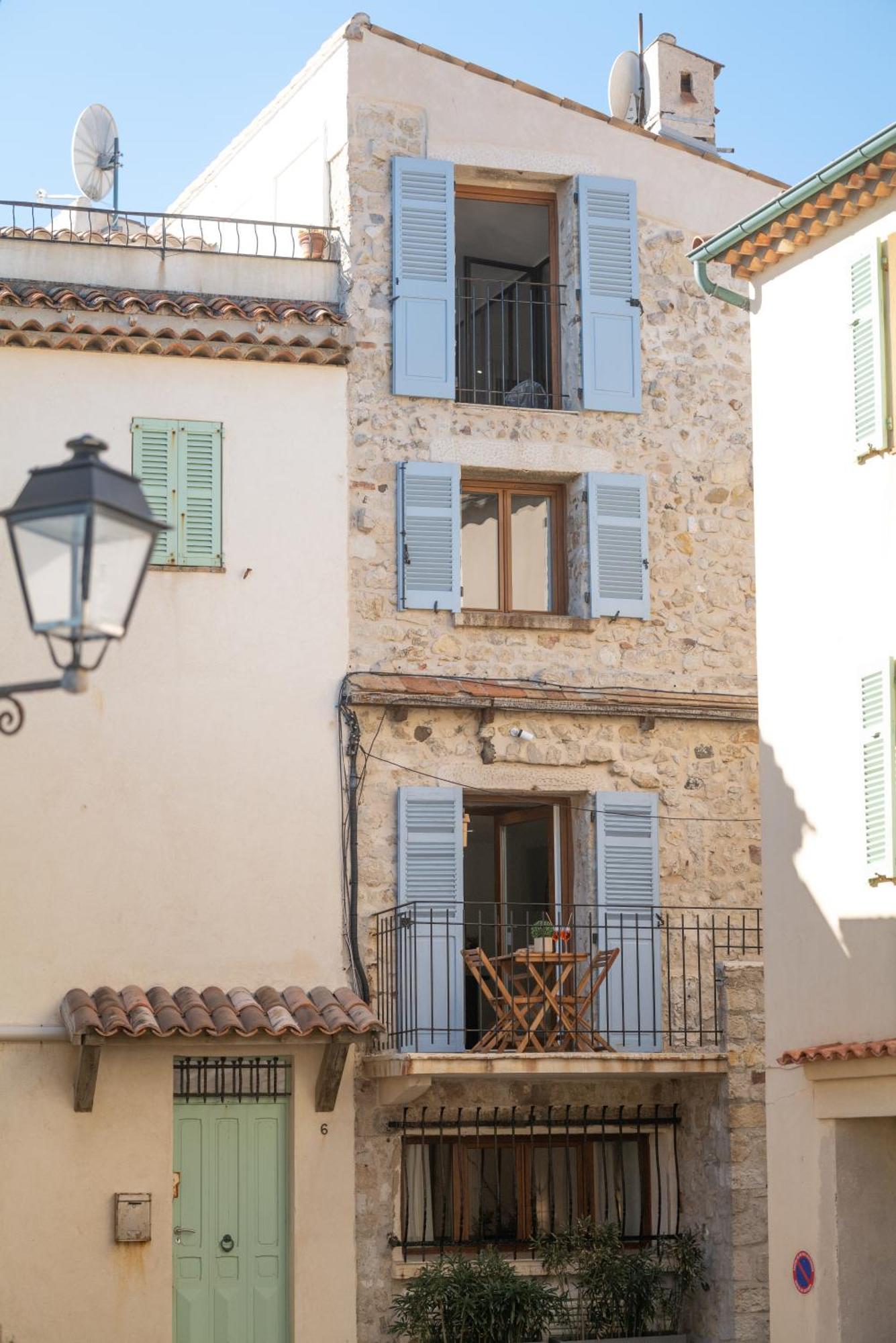 La Pablita, Vieil Antibes, Remparts