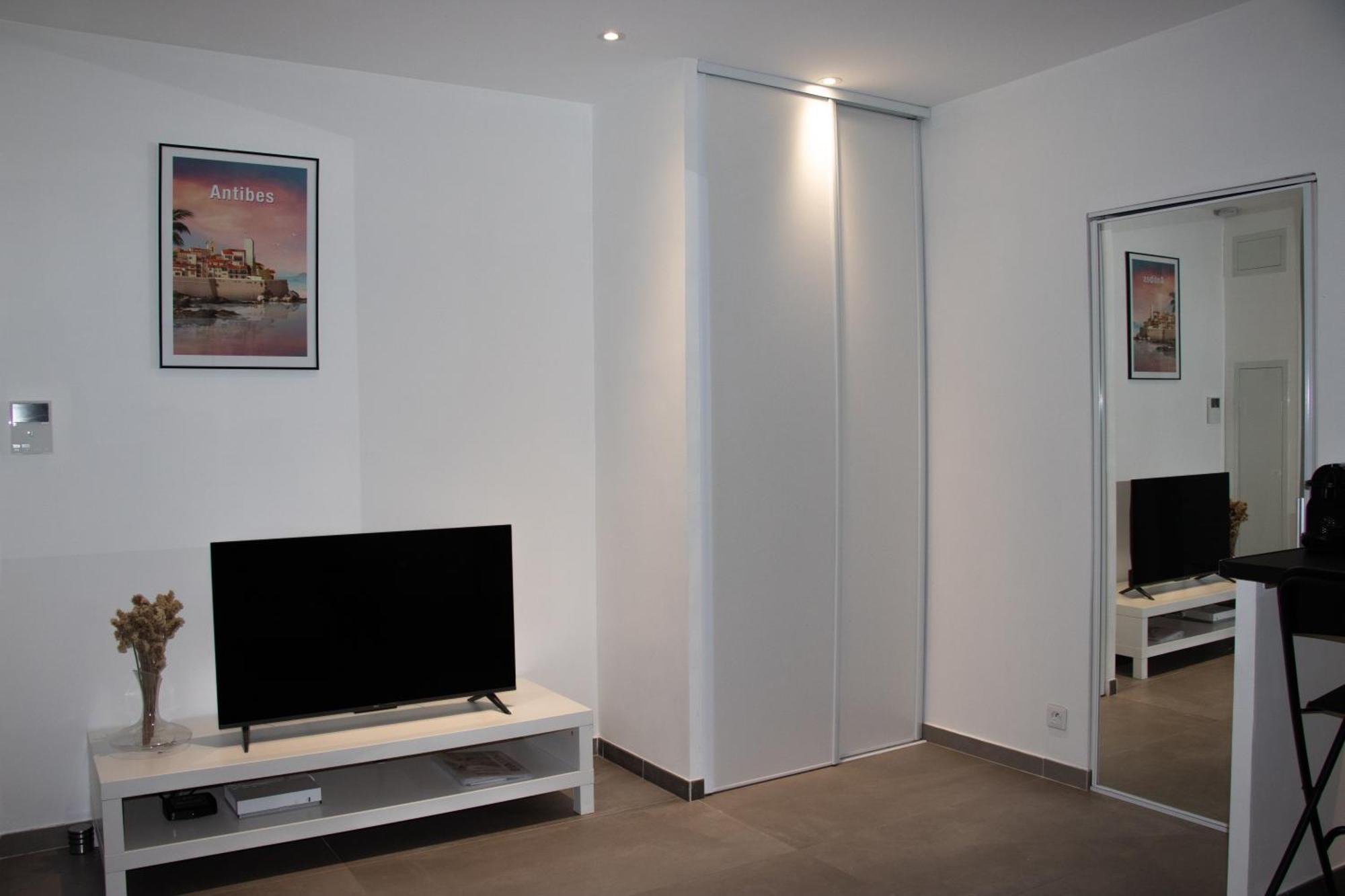 Confortable - Parking Inclus - Proche Juan-les-pins Apartment