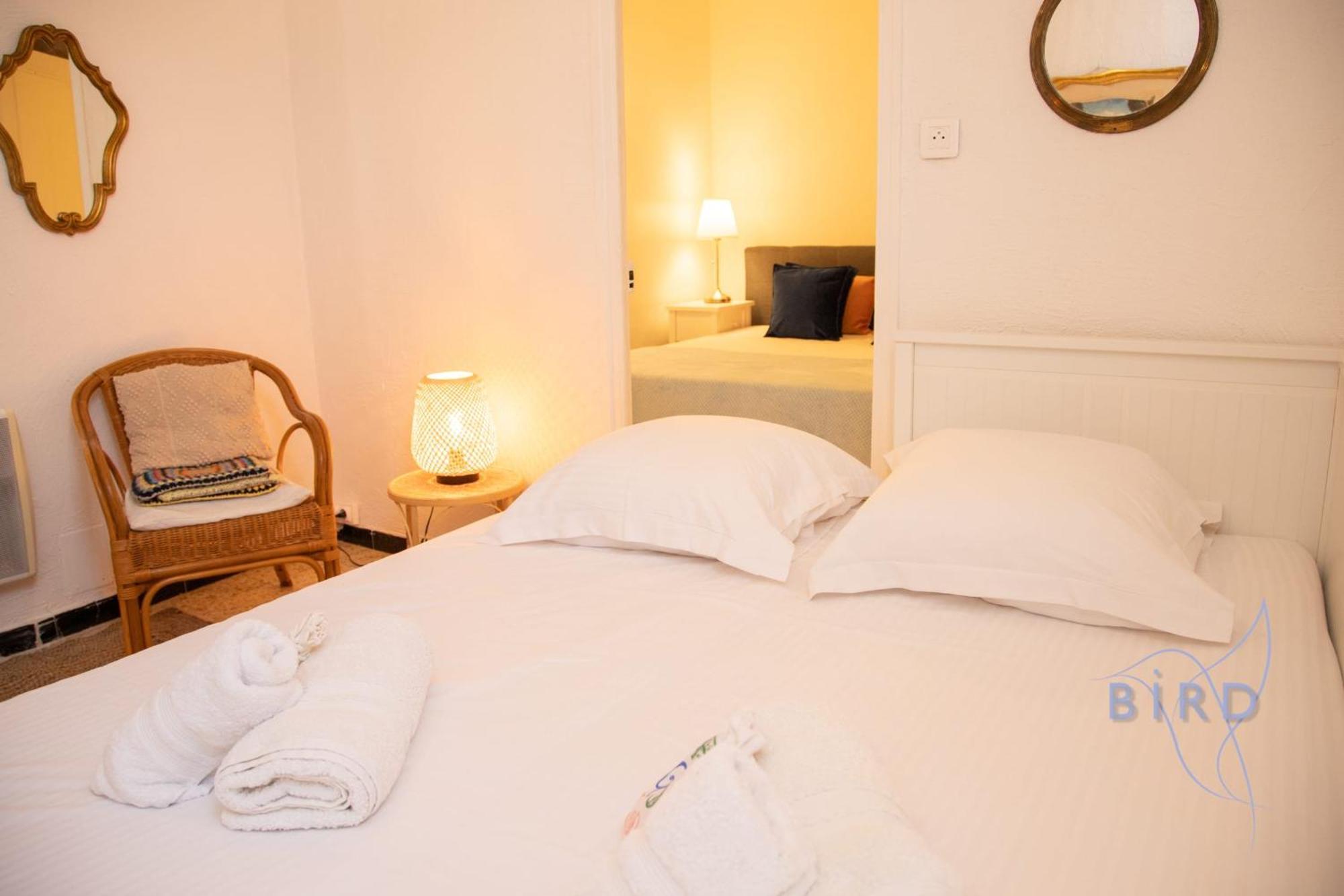Beautiful Authentic In The Heart Of Old Apartment *