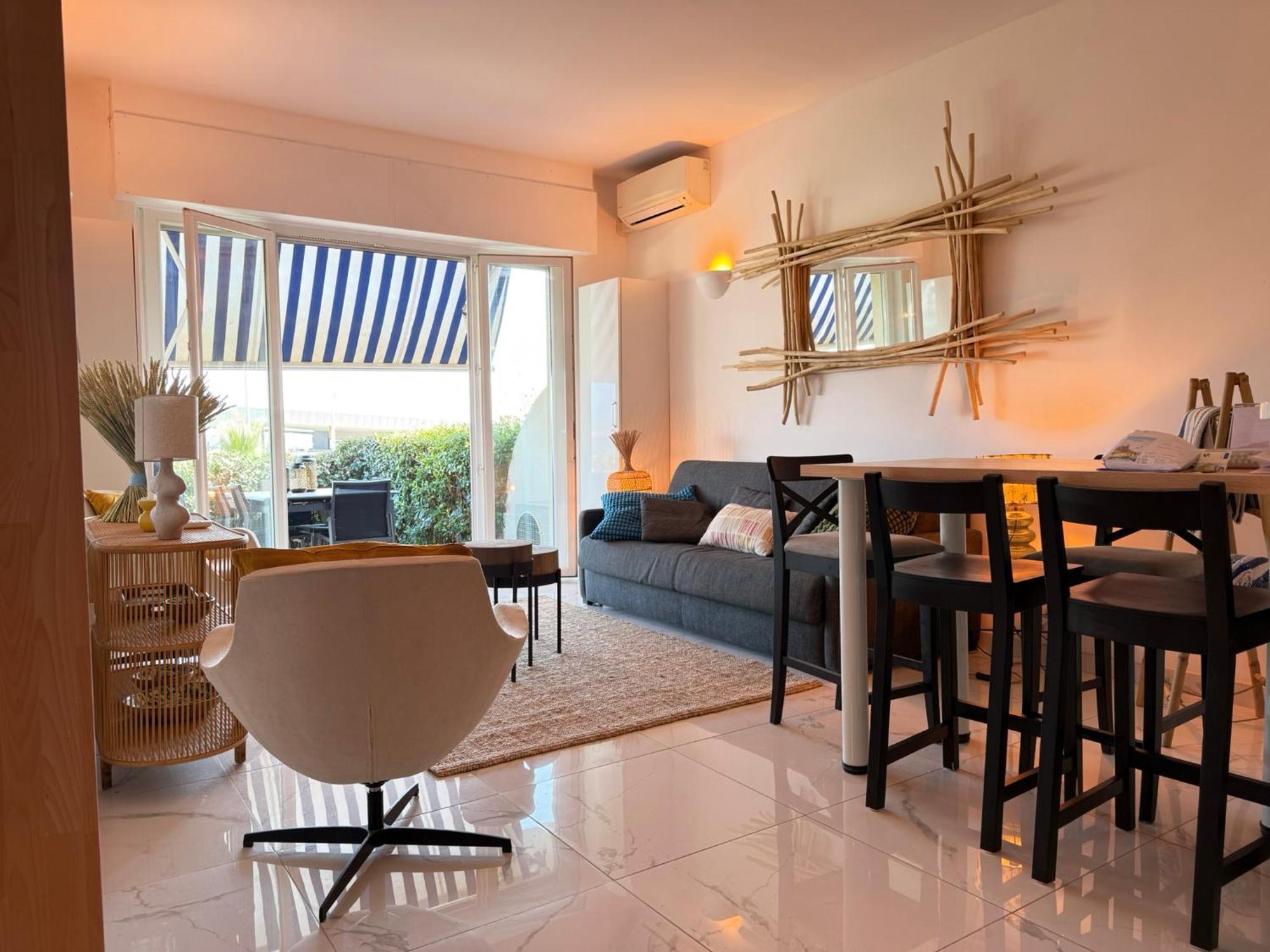 Large Luxury With Garden View Over The Ocean Apartamento