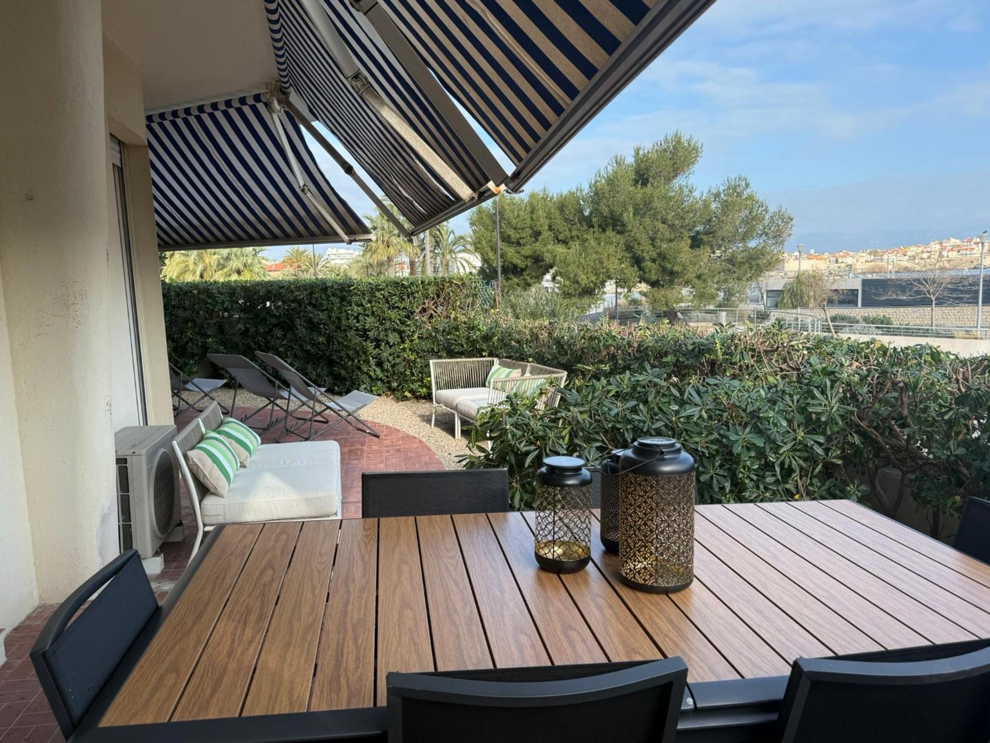 Large Luxury With Garden View Over The Ocean Apartamento