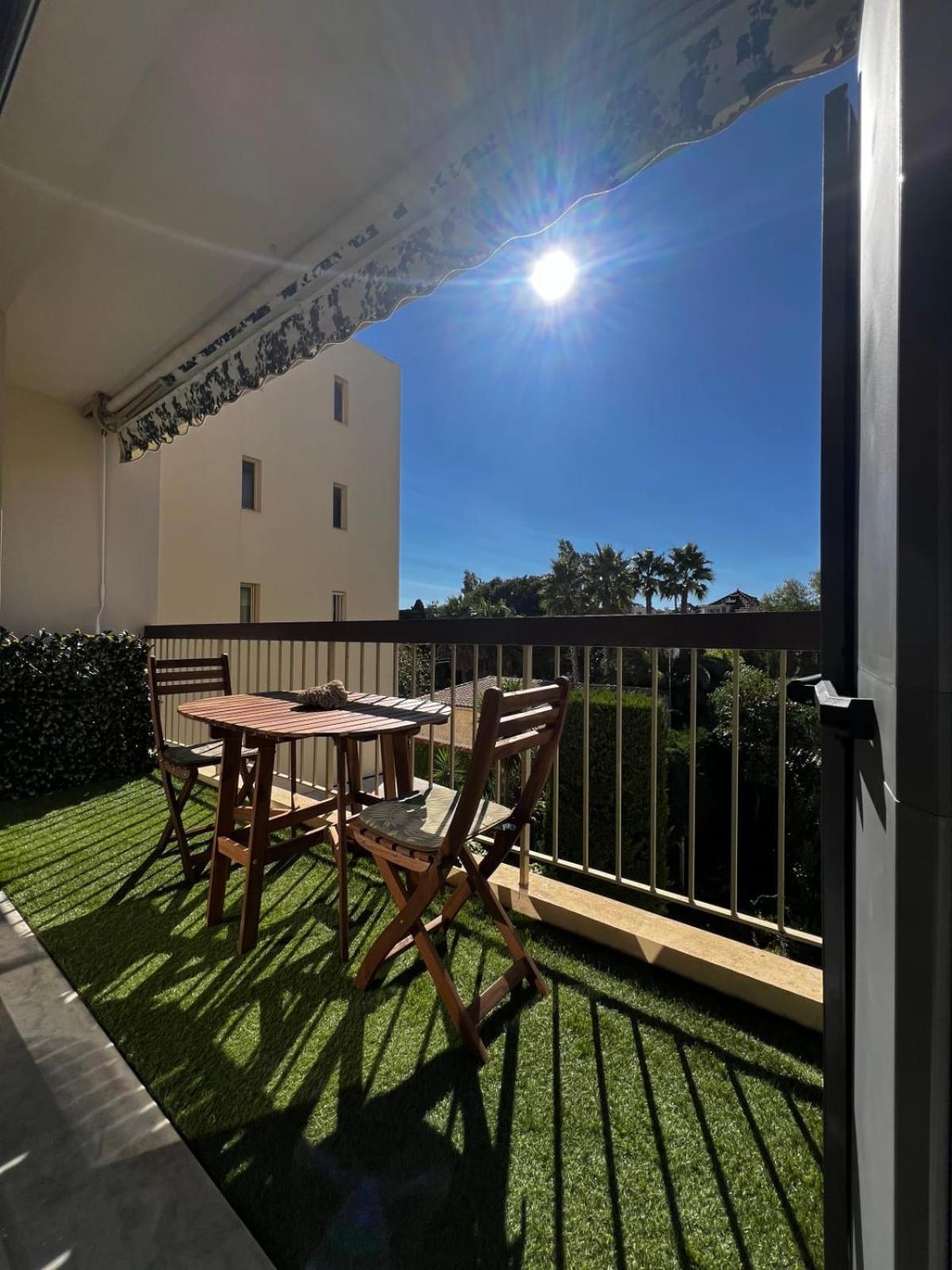 One-bedr Ap 50m From The Terrace Swimming Pool Air Con *