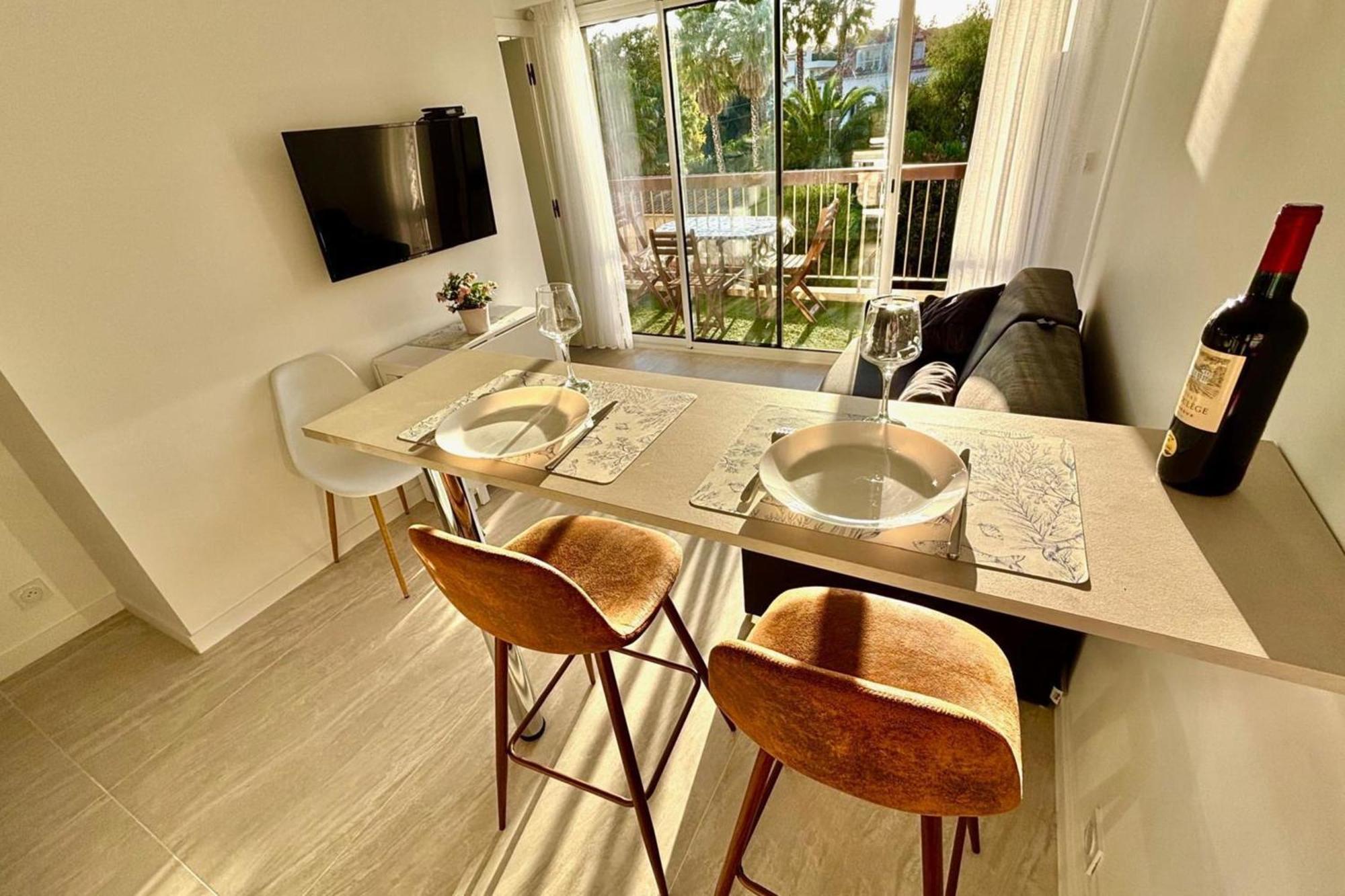 One-bedr Ap 50m From The Terrace Swimming Pool Air Con * Antibes