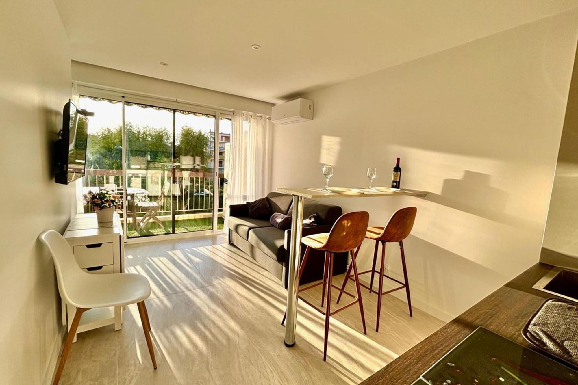 Holiday home One-bedr Ap 50m From The Terrace Swimming Pool Air Con *