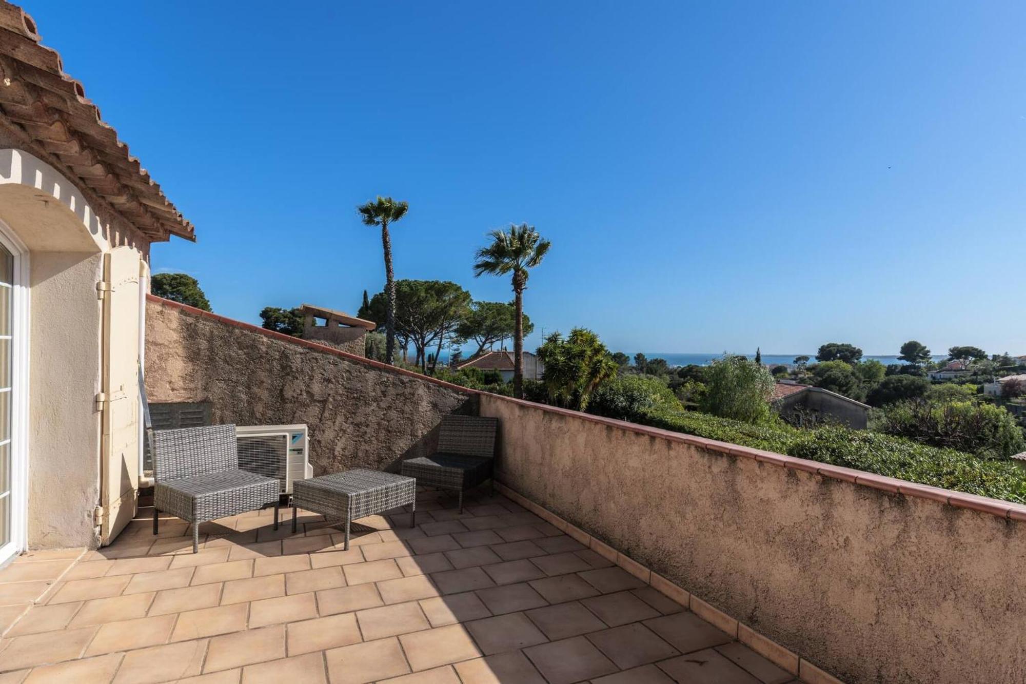Charming Provencal Family House With Swimming Pool
