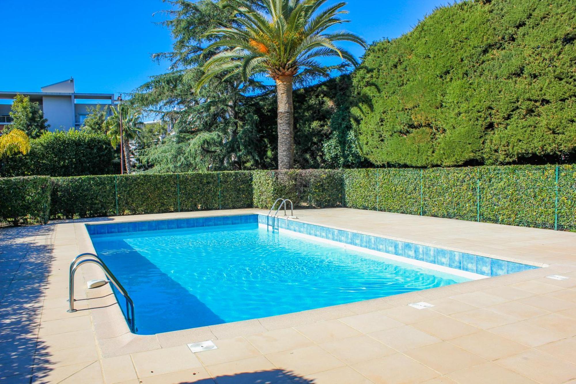 Jules Grec Loggia Piscine Et Confort A *