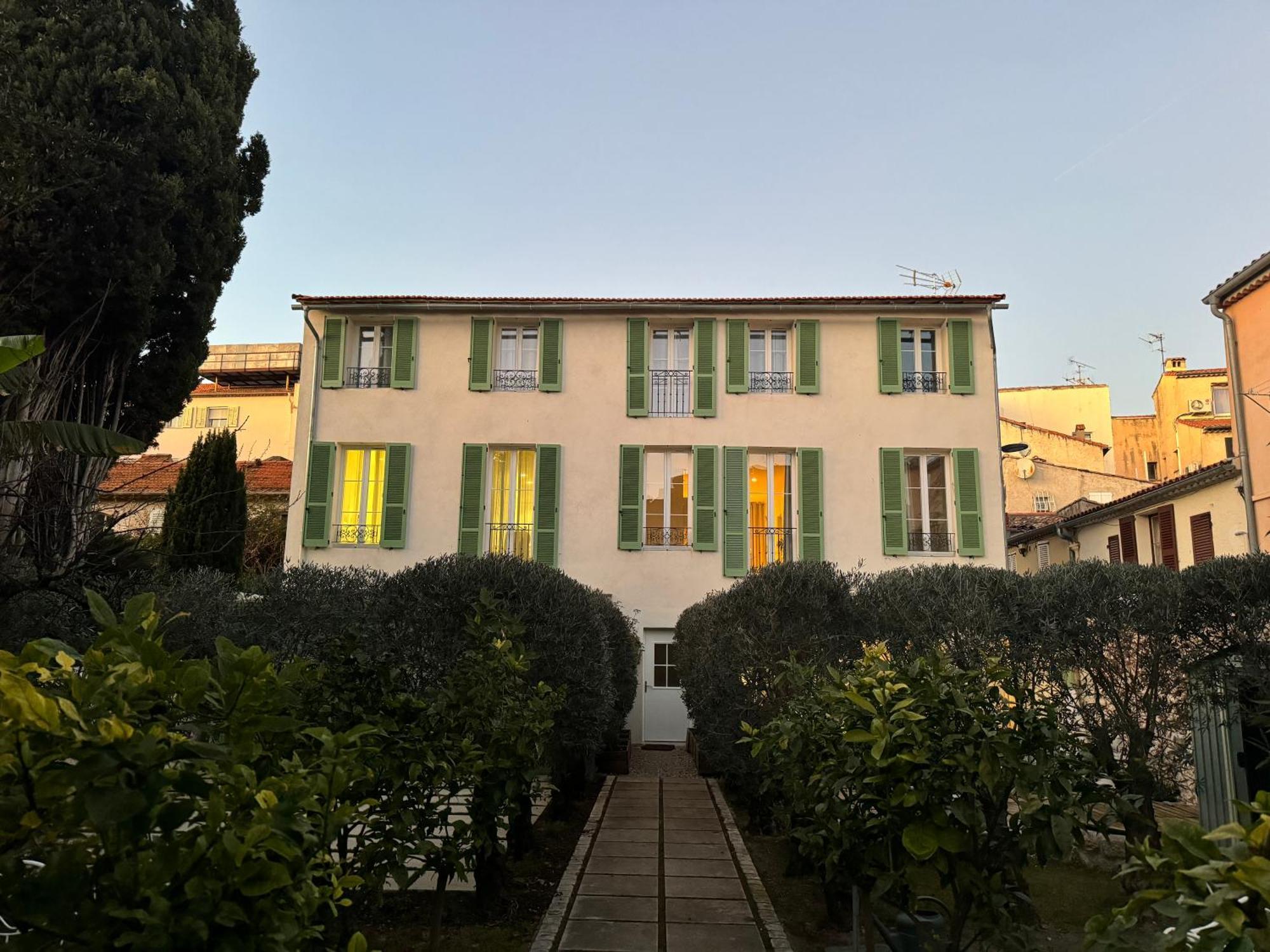 Old Town-exceptional Apartment-in Absolute Calm Apartamento Antibes