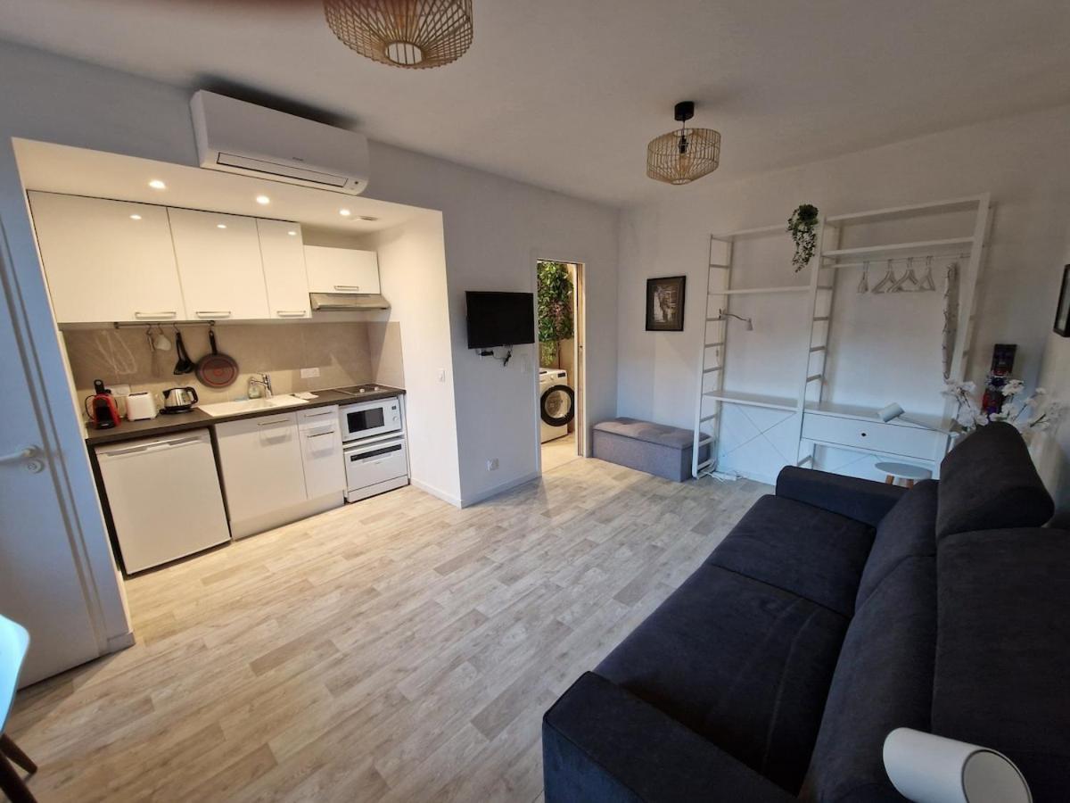 Renovated 25m2 Old Town Apartment *