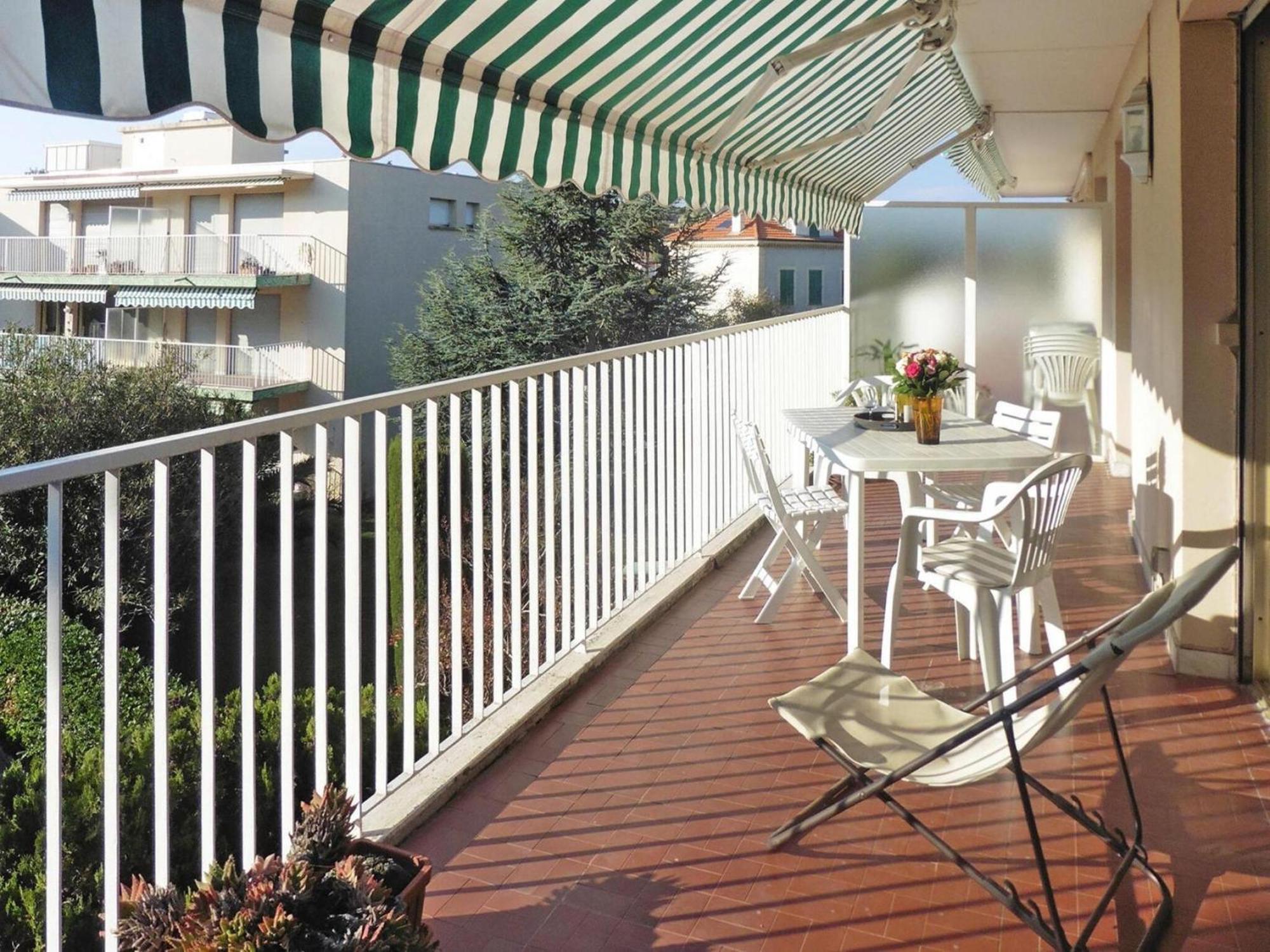 Apartment Cosy Flat With Balcony-terrace, Antibes