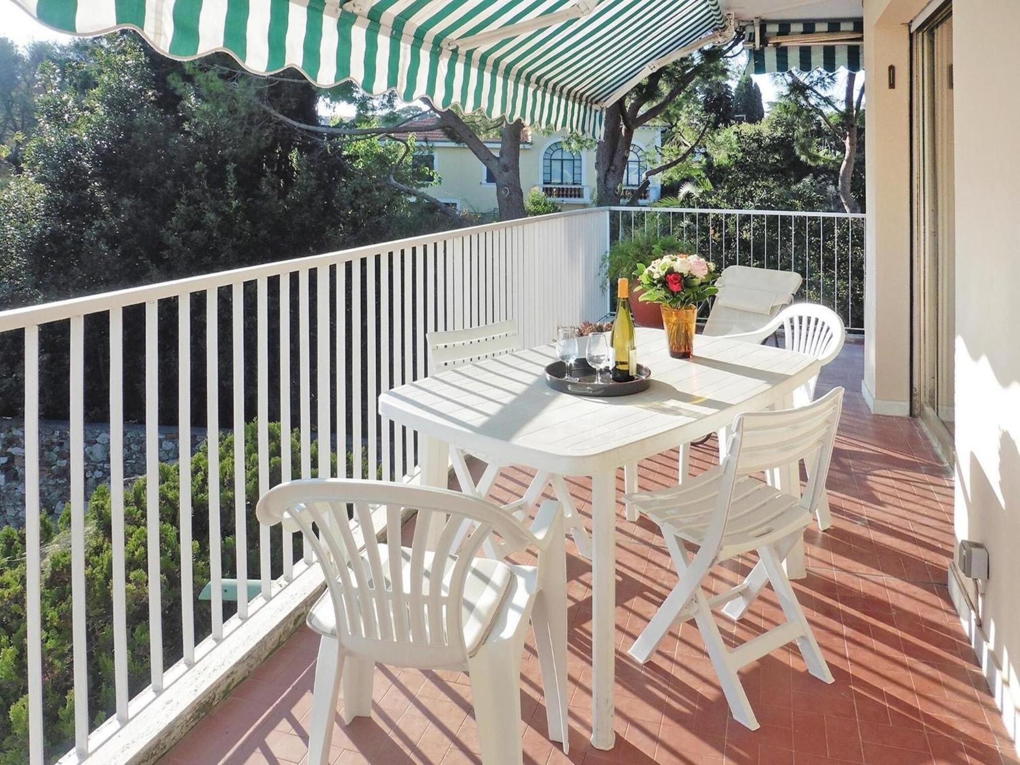 Cosy Flat With Balcony-terrace, Antibes