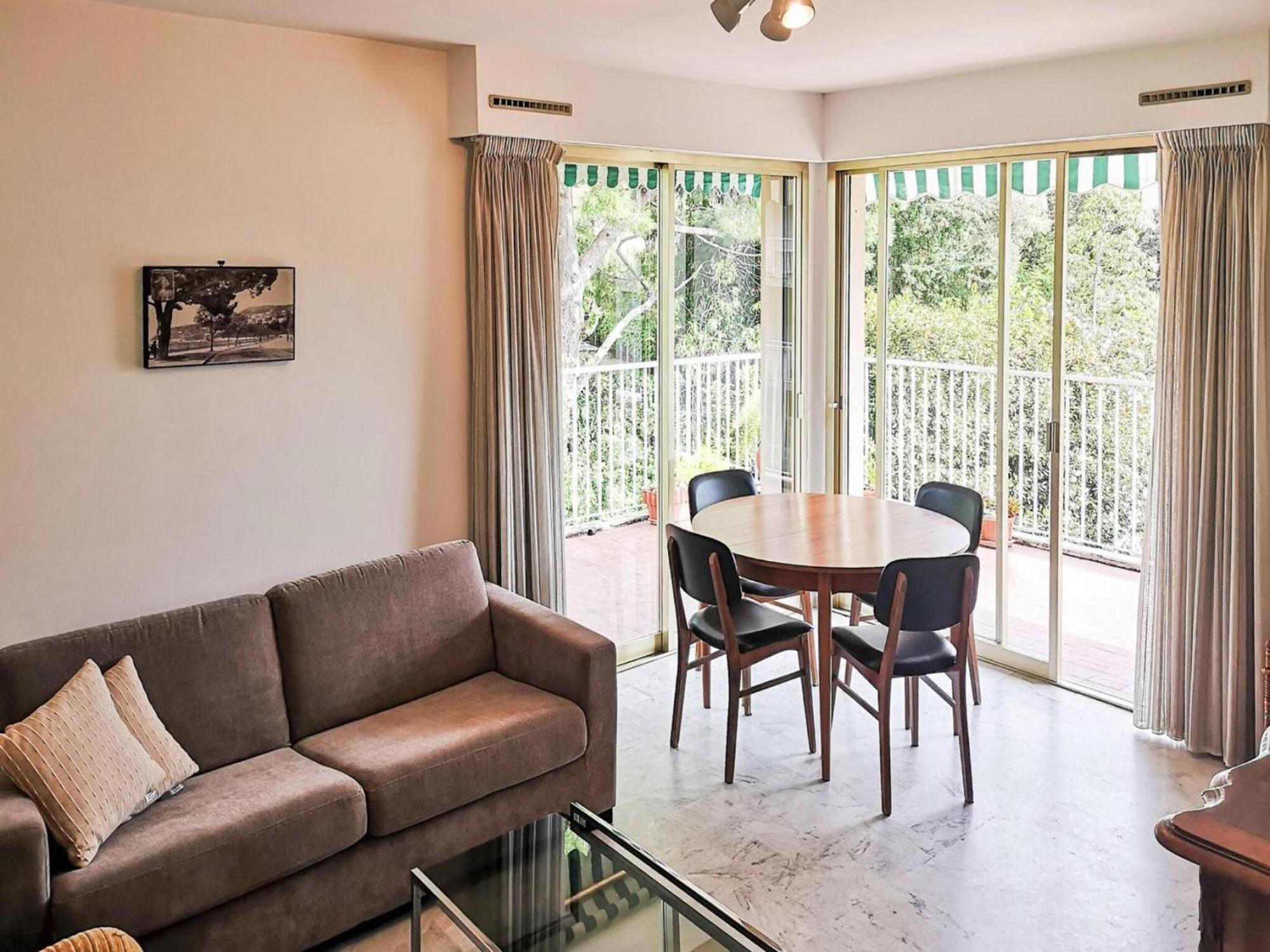Cosy Flat With Balcony-terrace, Apartment Antibes
