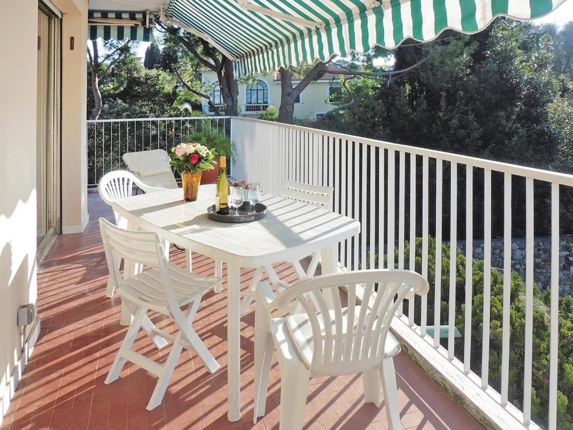 Cosy Flat With Balcony-terrace, Antibes