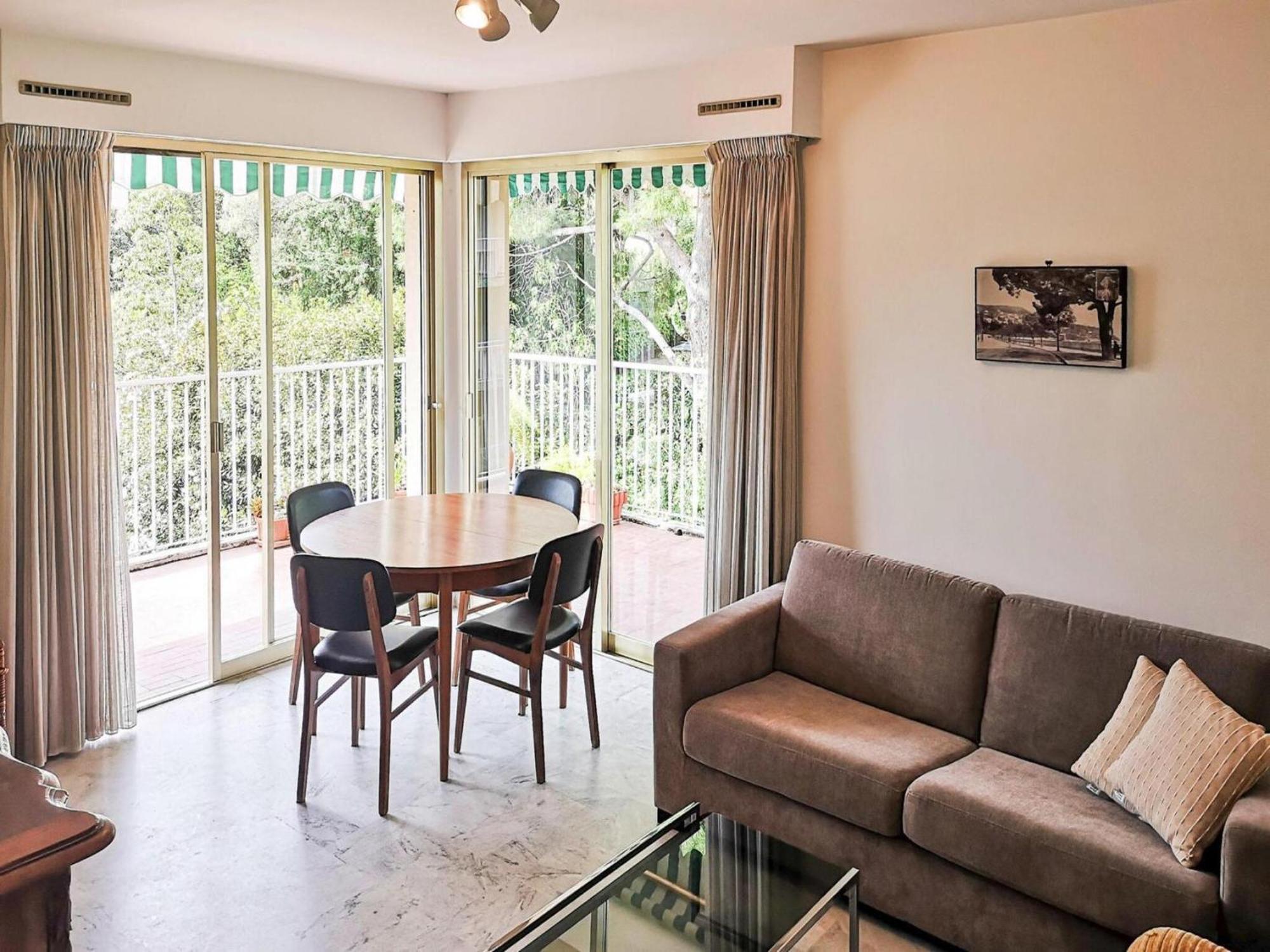 Cosy Flat With Balcony-terrace, Antibes