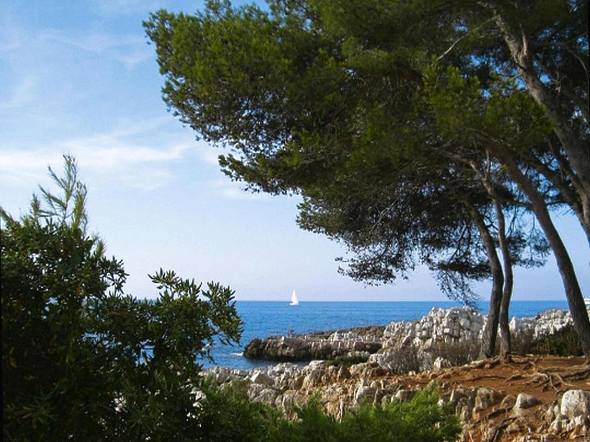 Cosy Flat With Balcony-terrace, Antibes