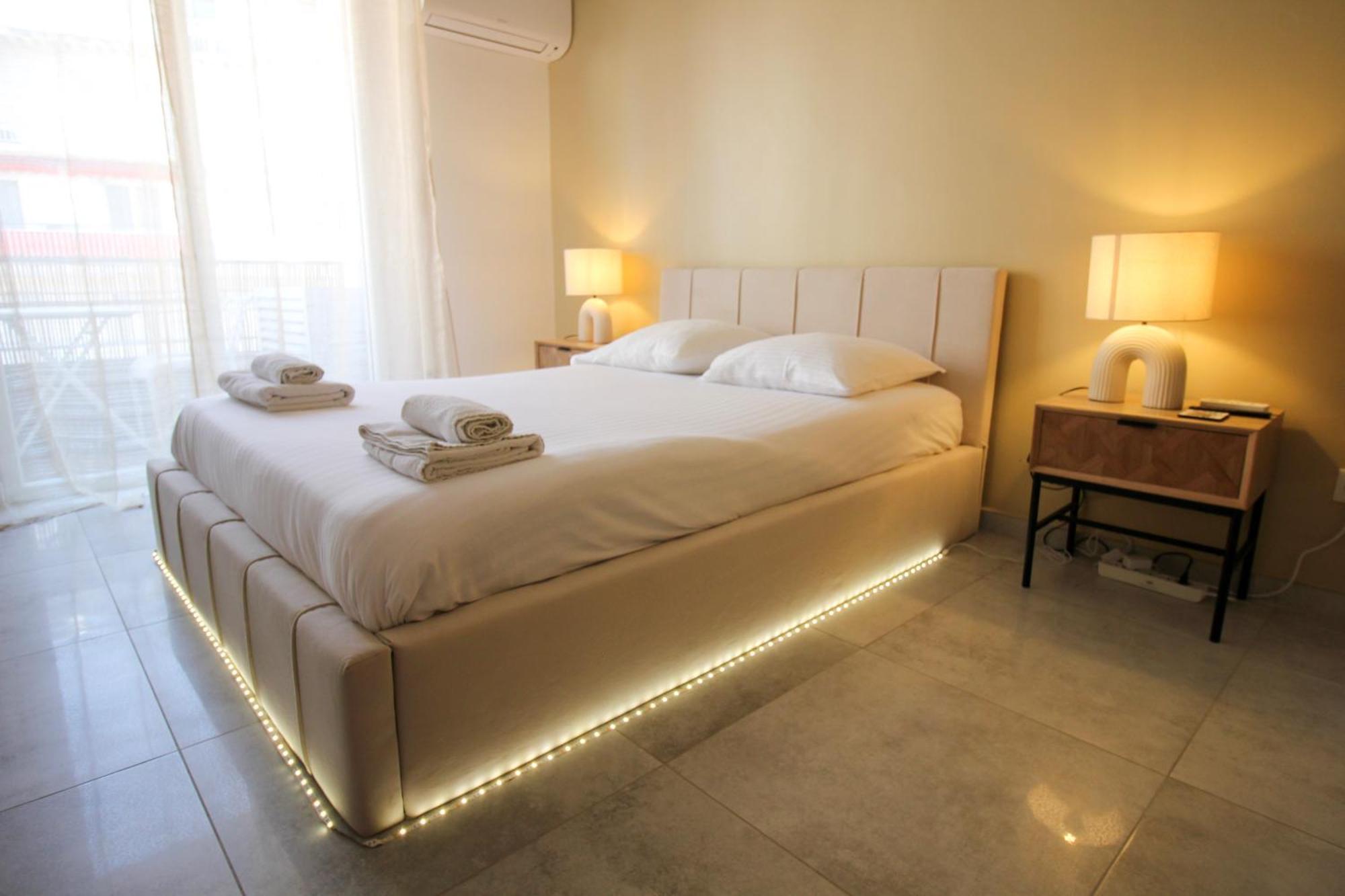 Foch Cocon Romantique Avec A Deux Pas Des Vagues Apartment Antibes