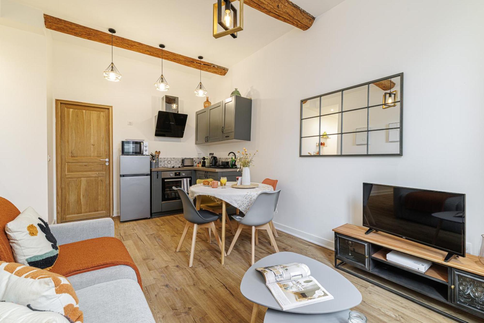 Old Town Superb New Flat, For 3, Ac, Wi-fi Apartment Antibes