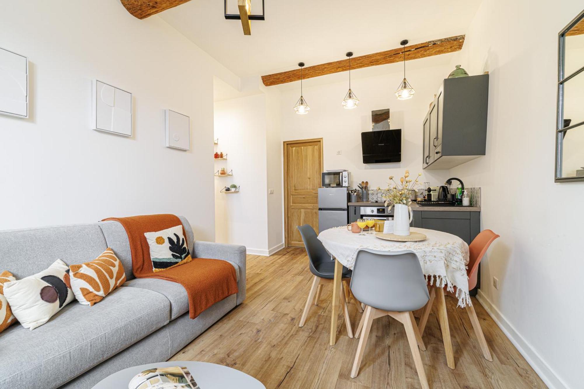 Old Town Superb New Flat, For 3, Ac, Wi-fi Antibes