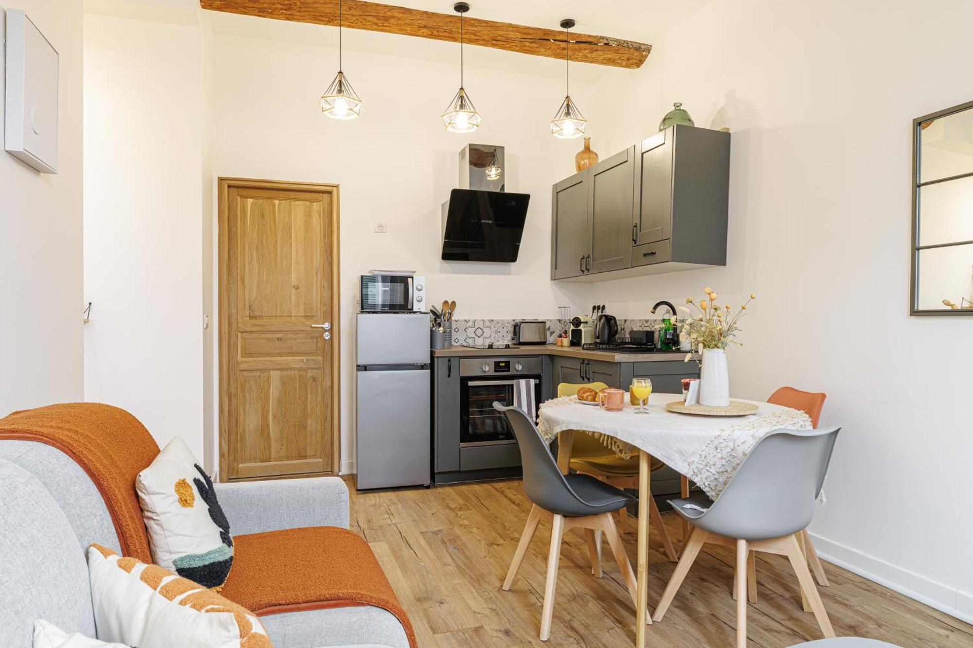 Old Town Superb New Flat, For 3, Ac, Wi-fi * Antibes