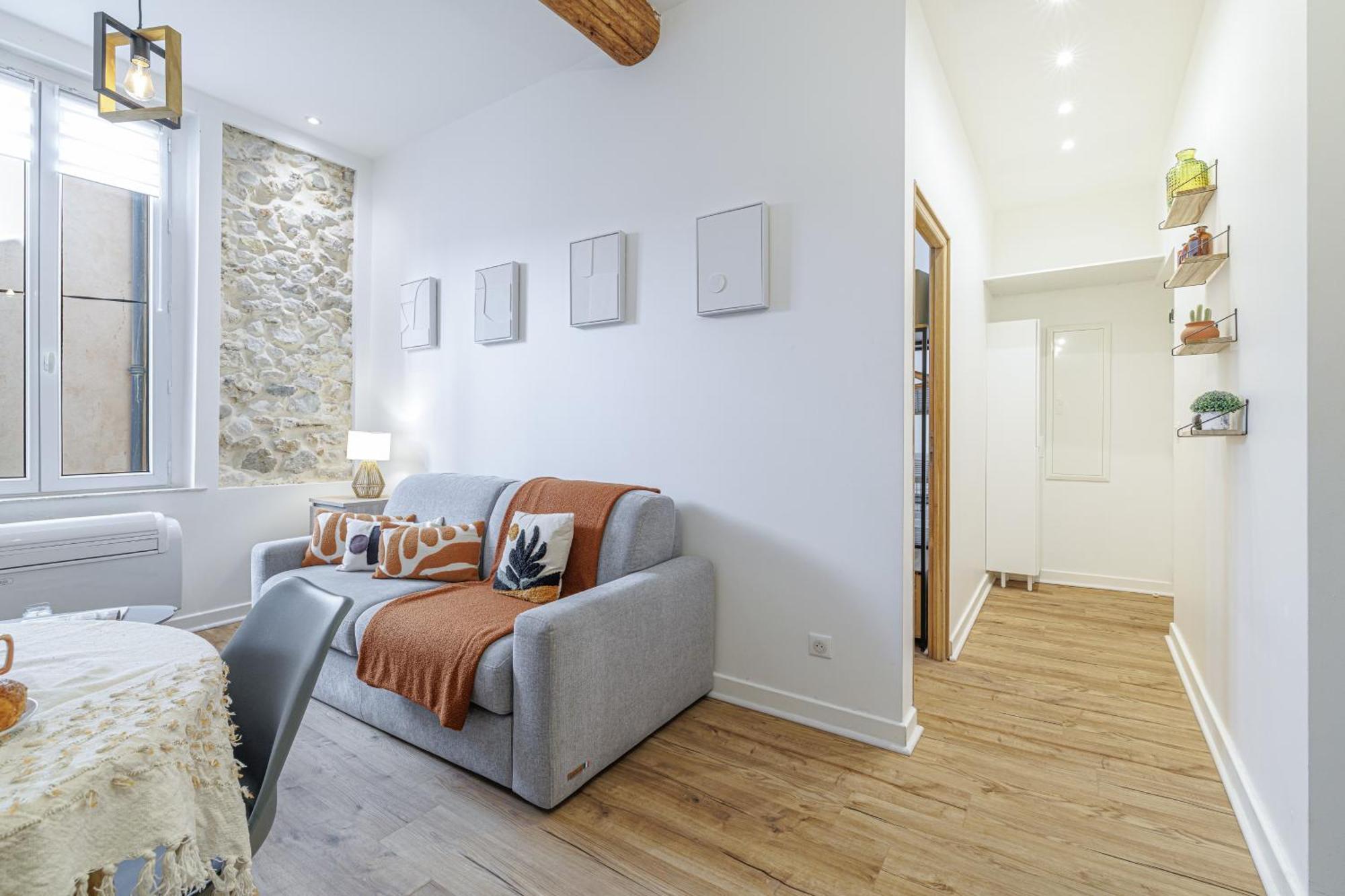 Old Town Superb New Flat, For 3, Ac, Wi-fi Antibes