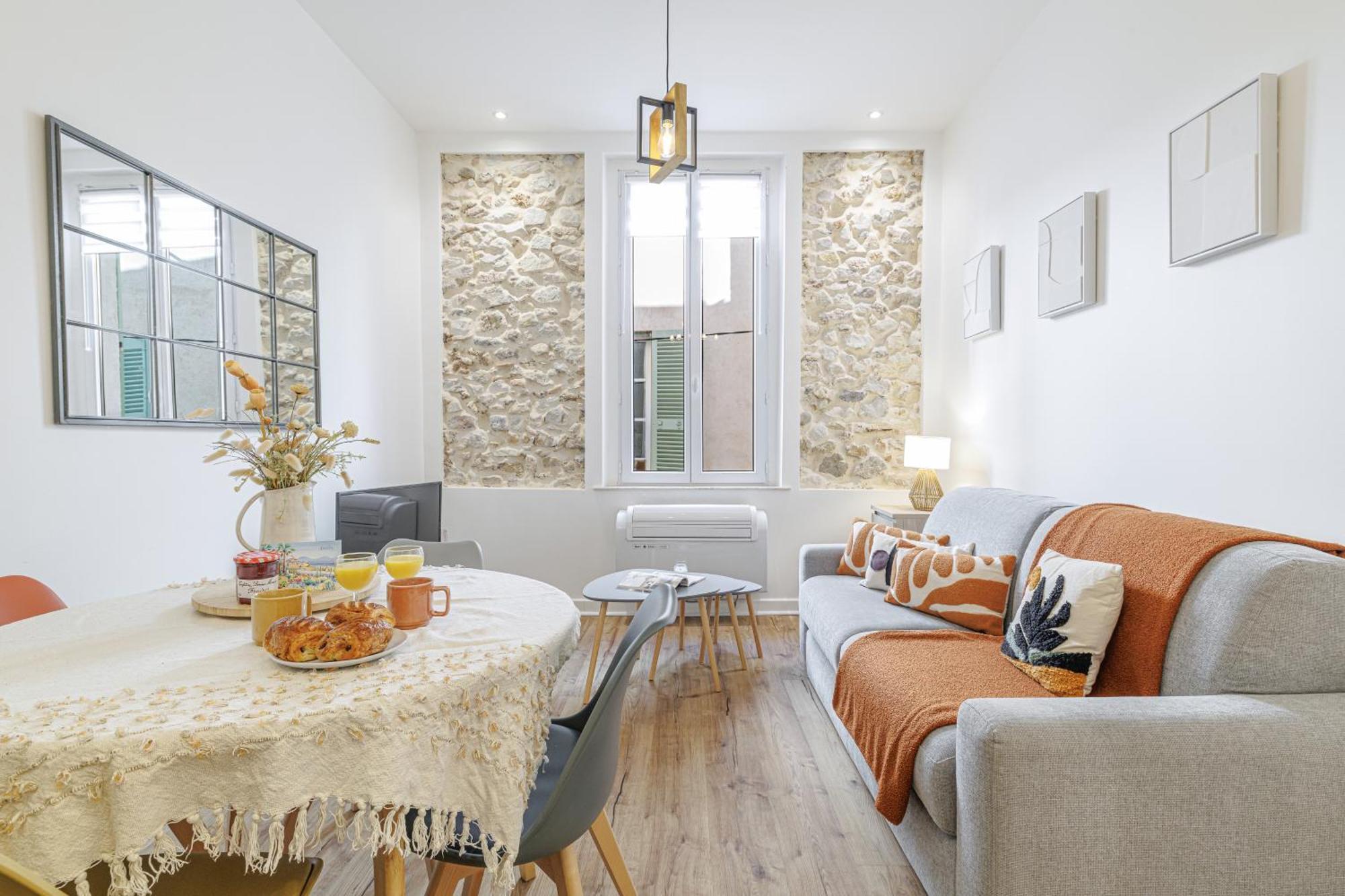 Old Town Superb New Flat, For 3, Ac, Wi-fi Antibes